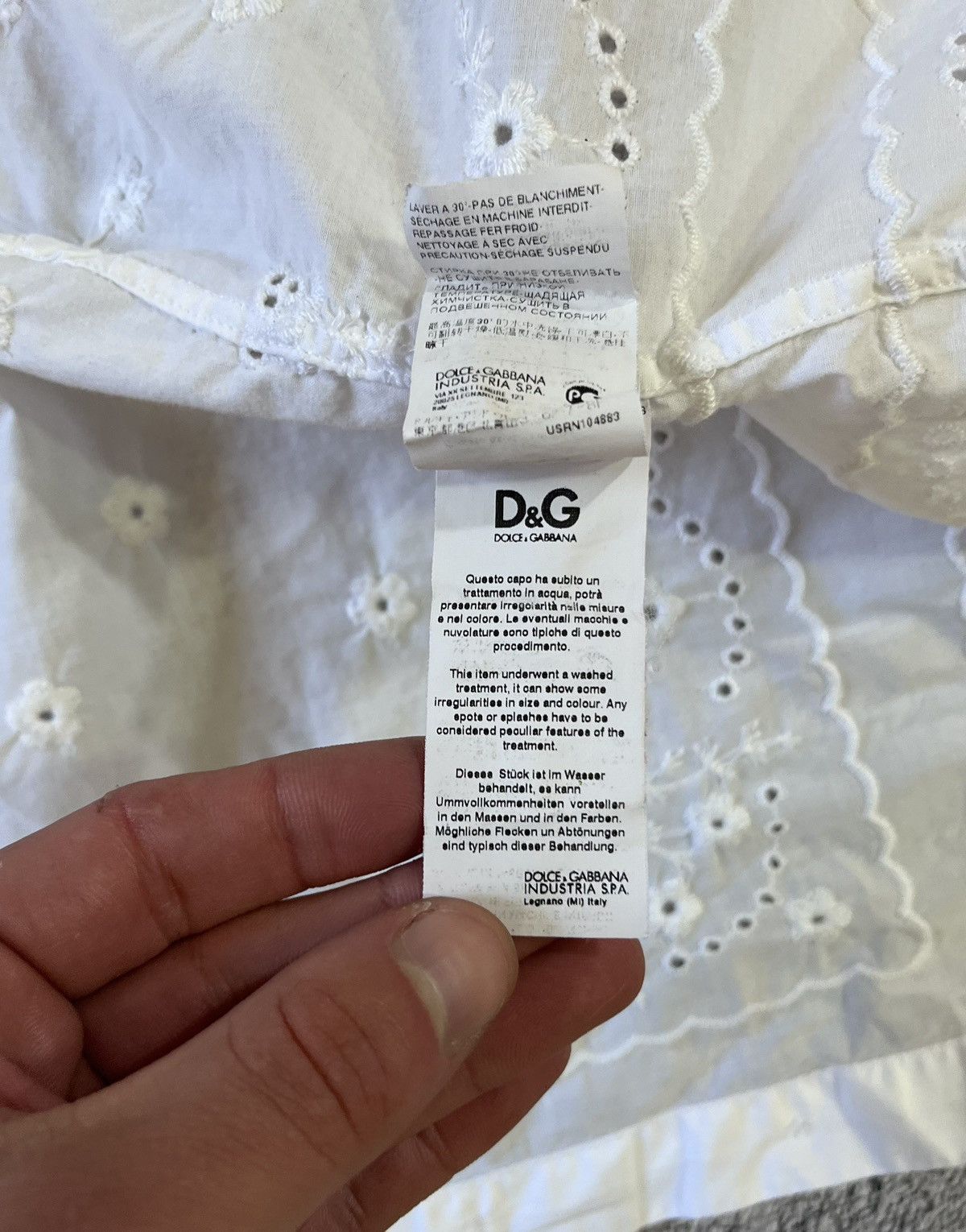 Dolce & Gabbana Dolce & Gabbana White Eyelet Embroidered Blouse Ruffle Front Size M / US 6-8 / IT 42-44 - 19 Thumbnail