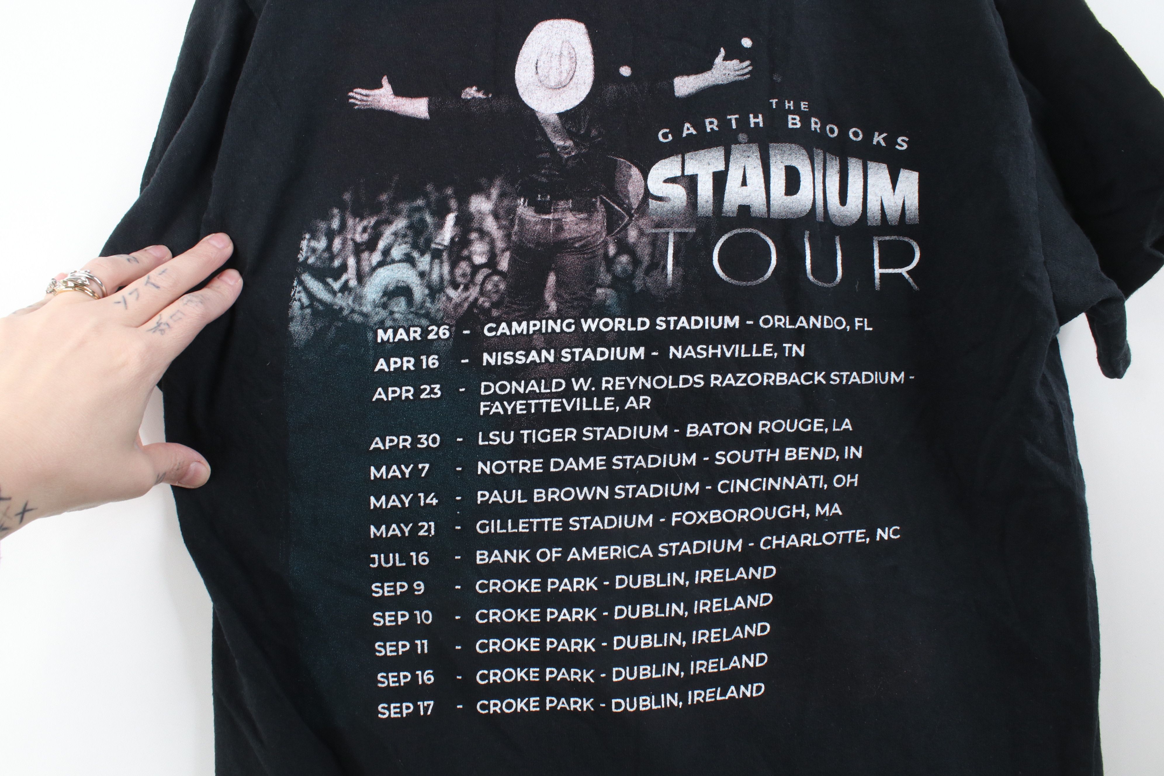 Vintage Y2K Garth Brooks Stadium Tour Band Concert T-Shirt Size US S / EU 44-46 / 1 - 9 Thumbnail