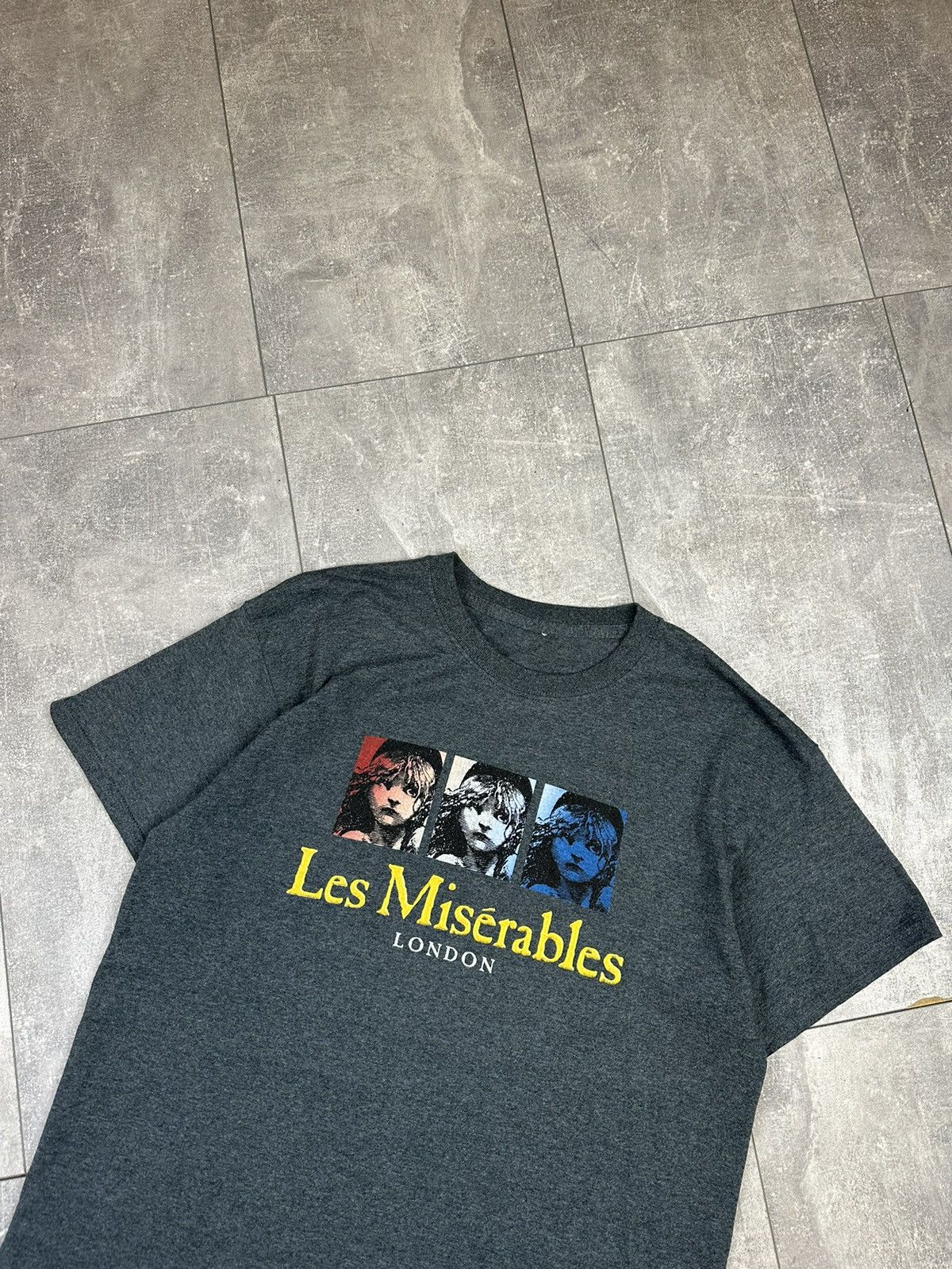 Band Tees Vintage Les Miserables Movie Graphic Tee Size US M / EU 48-50 / 2 - 6 Thumbnail