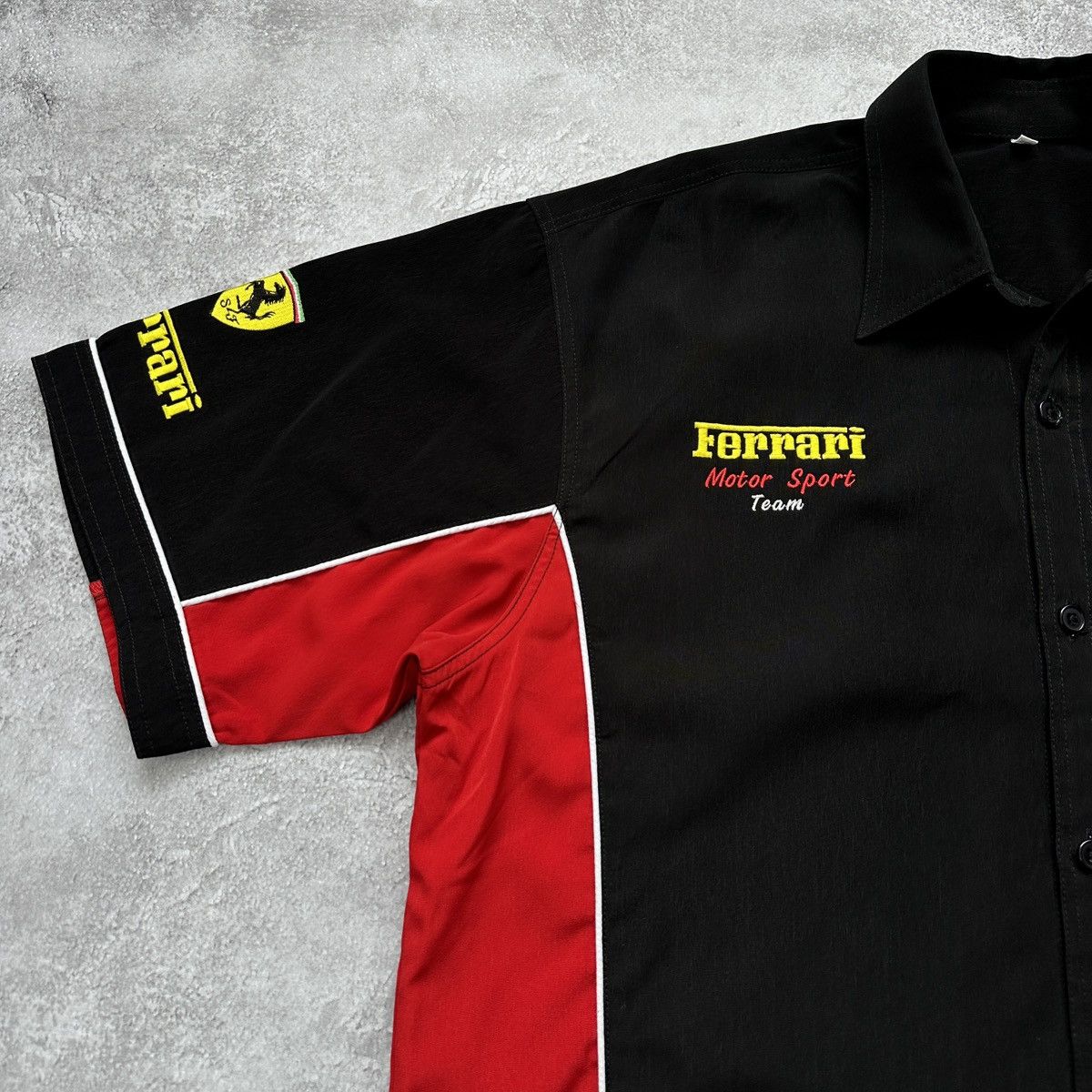 Ferrari Ferrari Motor Sport Team Formula 1 Button Up Shirt Size US XL / EU 56 / 4 - 4 Thumbnail