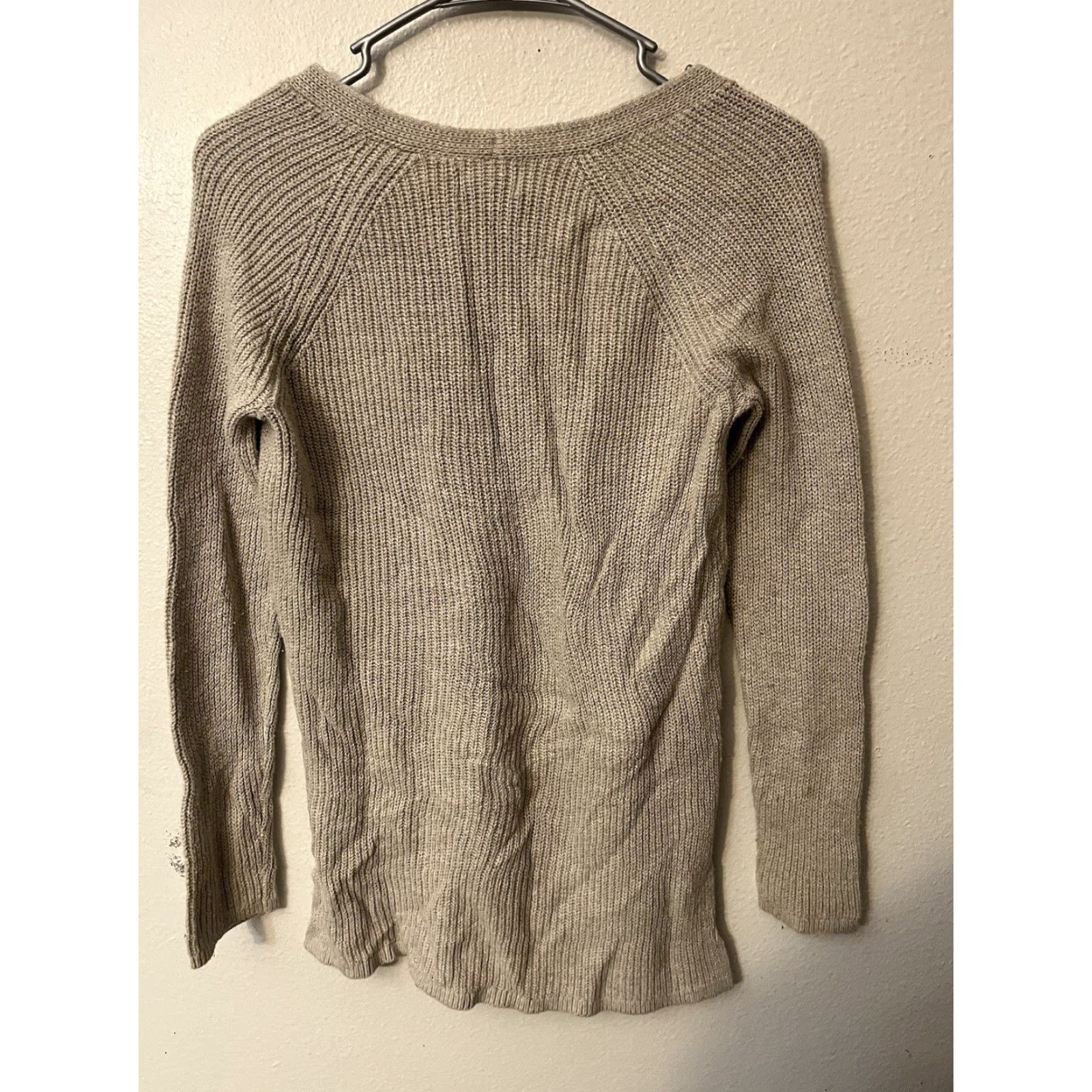 Old Navy VINTAGE Old Navy Women’s Size Medium Sweater V-Neck Knit L/S Beige Sweater Size S / US 4 / IT 40 - 3 Thumbnail