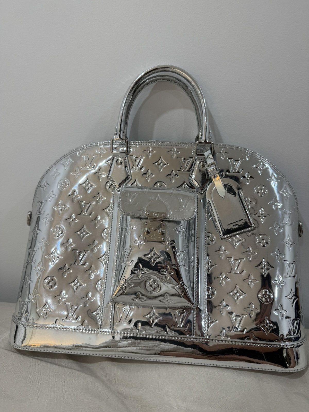 Louis Vuitton Alma Travel bag Size ONE SIZE - 1 Thumbnail