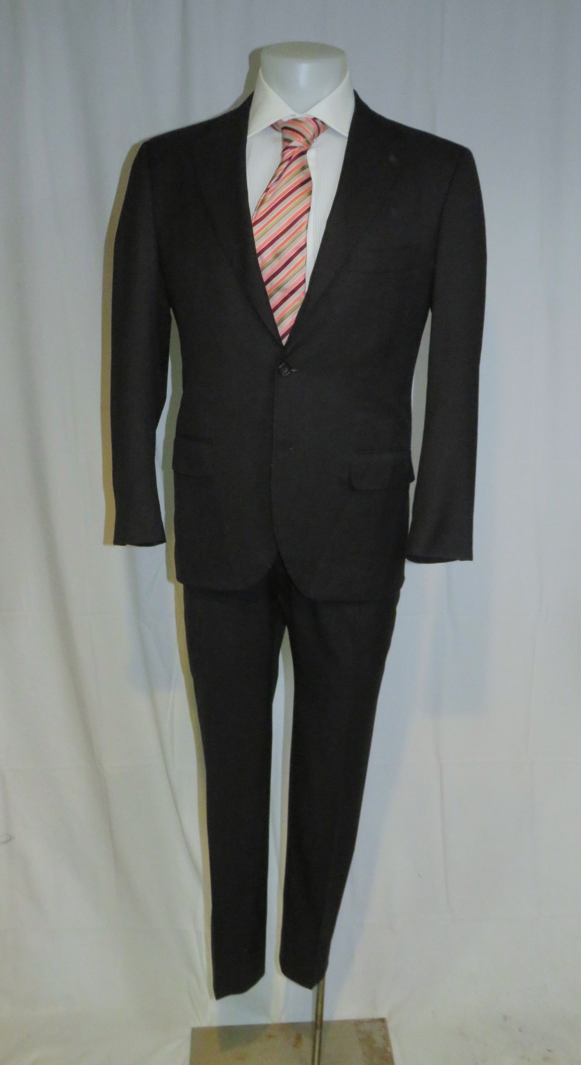 Kiton 8% Vicuna Argentina Dark Gray Stripe Three Roll Two Suit 42R Size 42R - 1 Thumbnail