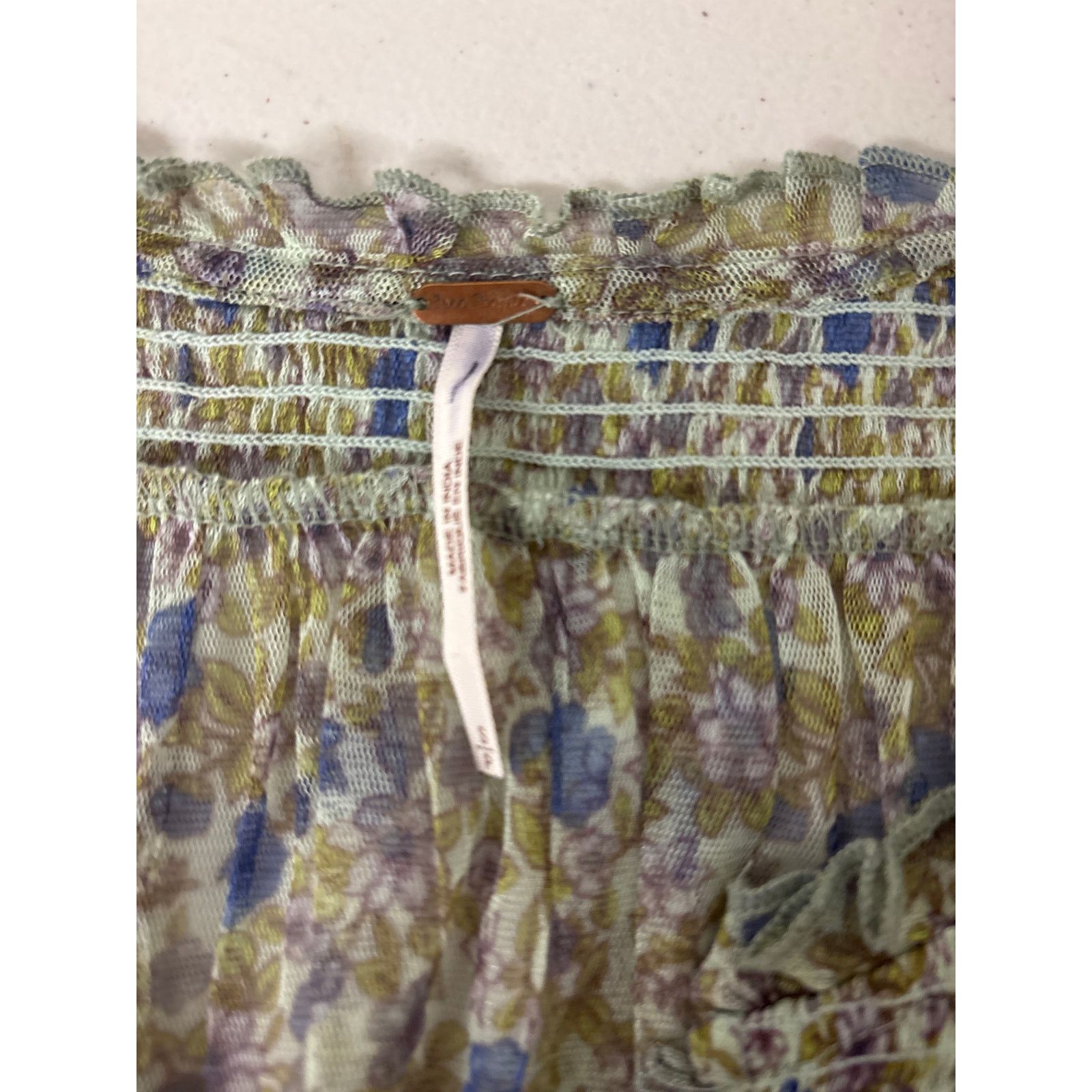Free People Free People SZ Small Beatrice Floral Smocked Puff Sleeve Top Size S / US 4 / IT 40 - 4 Thumbnail
