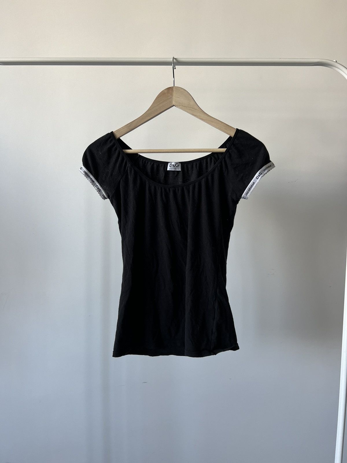 Dolce & Gabbana Dolce Gabbana Luxury Top T-Shirt S Size 😍 Size S / US 4 / IT 40 - 1 Thumbnail