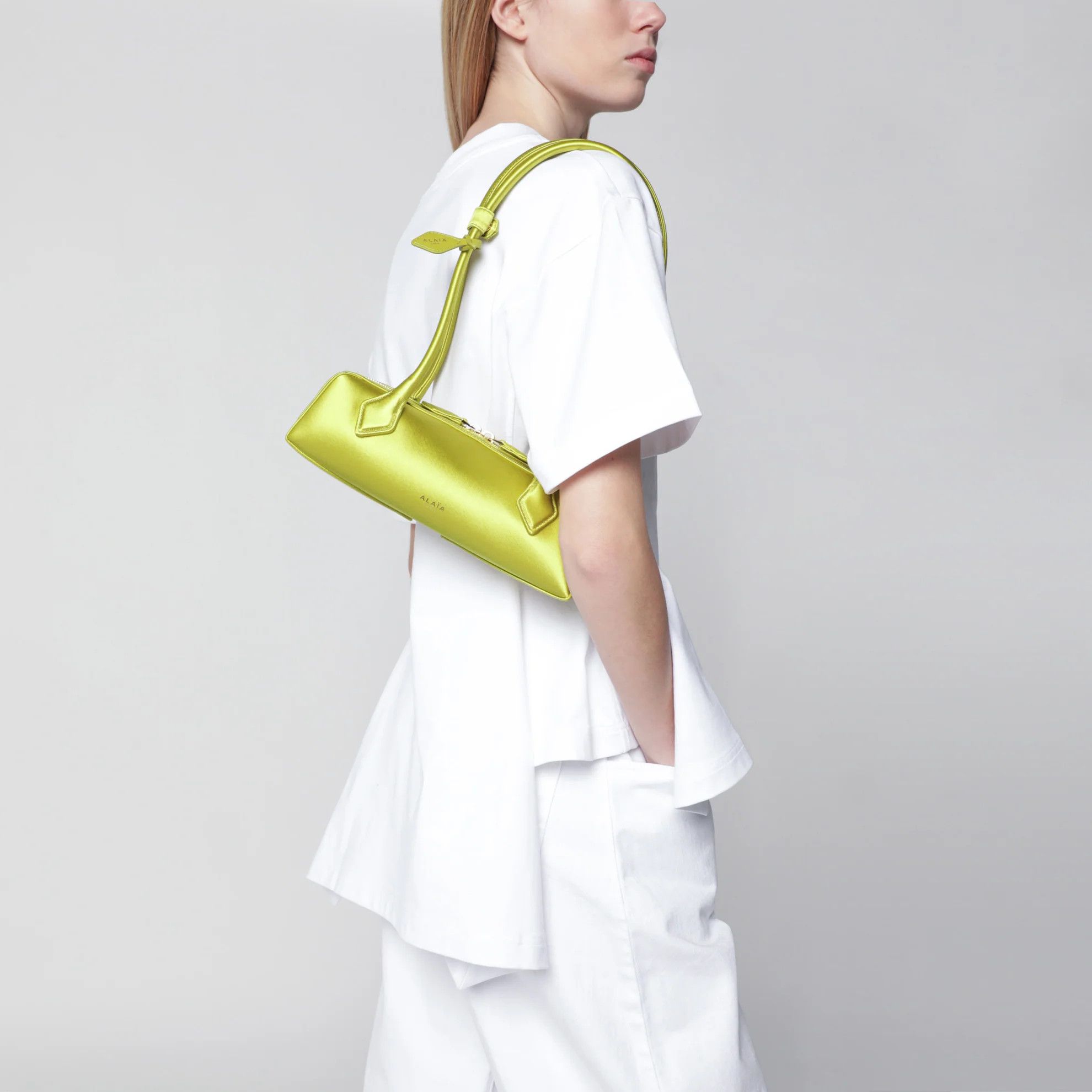 Alaia o1d2blof0426 Size: OS / Le Teckel Small Shoulder Bag Size ONE SIZE - 2 Thumbnail