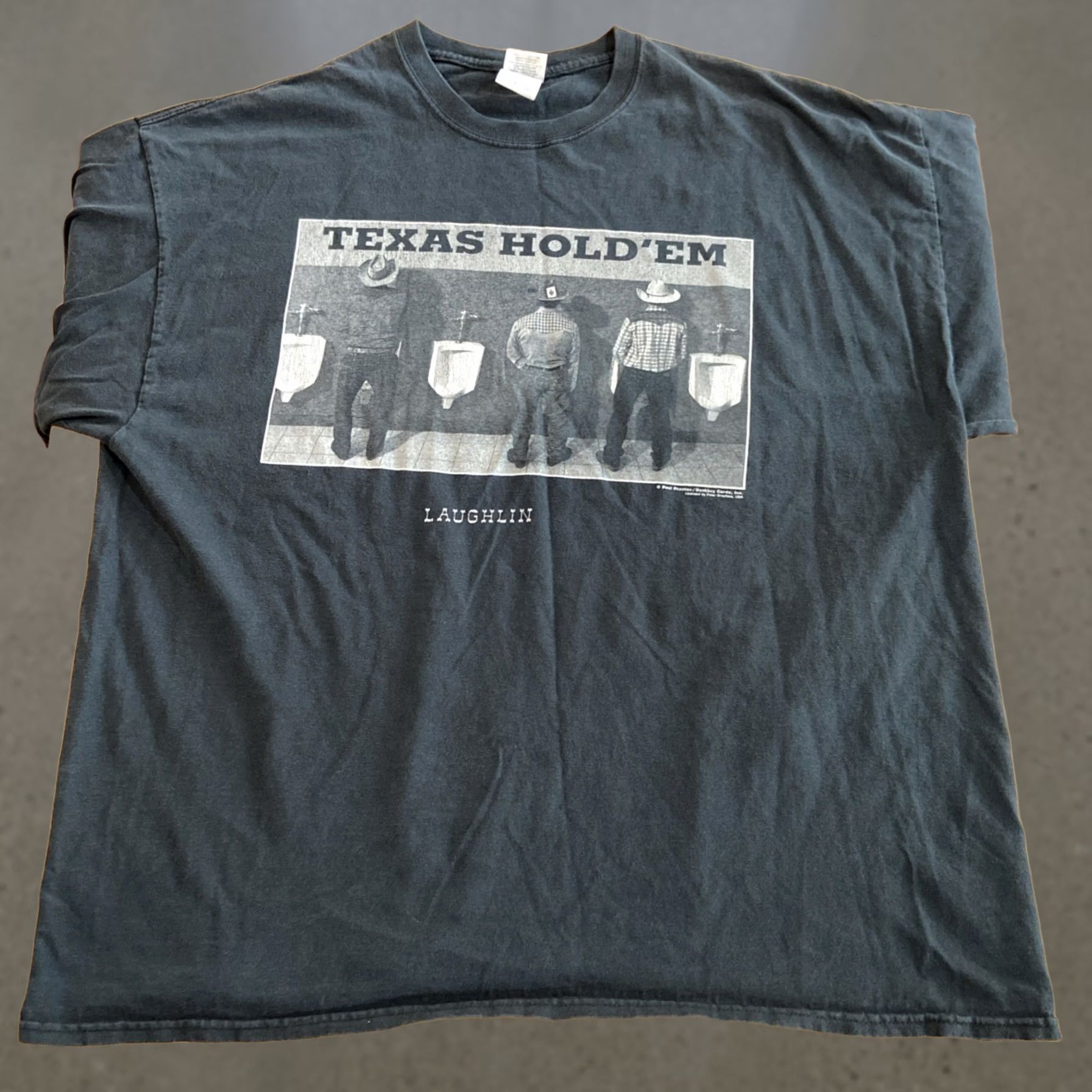 Gildan VINTAGE Laughlin Texas Hold Em' Funny Bathroom T Shirt Faded Black 2XL Mens Size US XXL / EU 58 / 5 - 1 Thumbnail