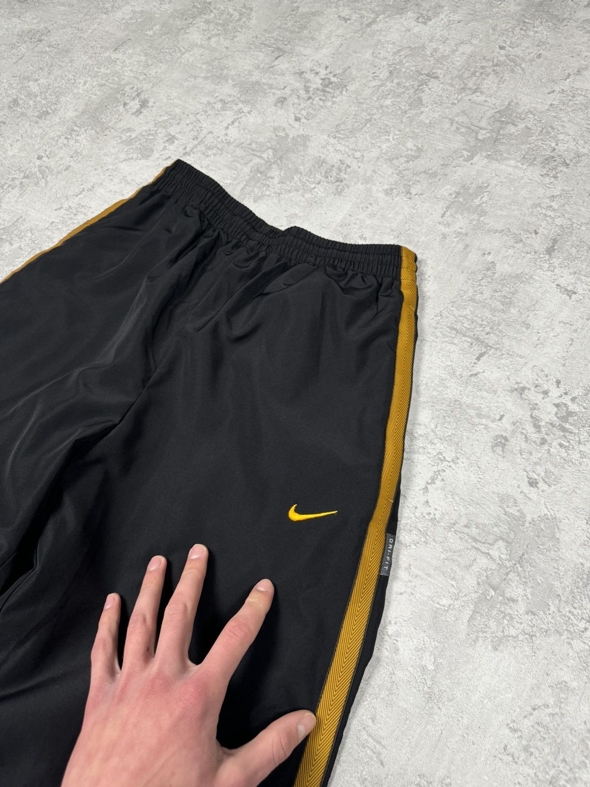 Nike Vintage Nike Y2K Streetwear Sportswear Track Pants Size M Size US 32 / EU 48 - 5 Thumbnail