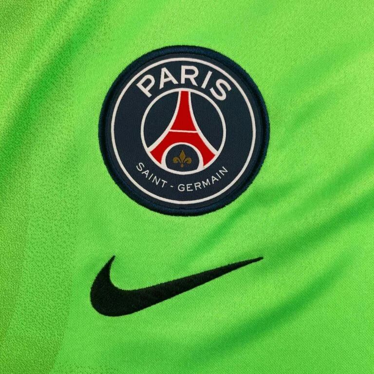 Nike NEW Paris Saint-Germain 2022-23 Nike GK football jersey sz M Size US M / EU 48-50 / 2 - 3 Thumbnail