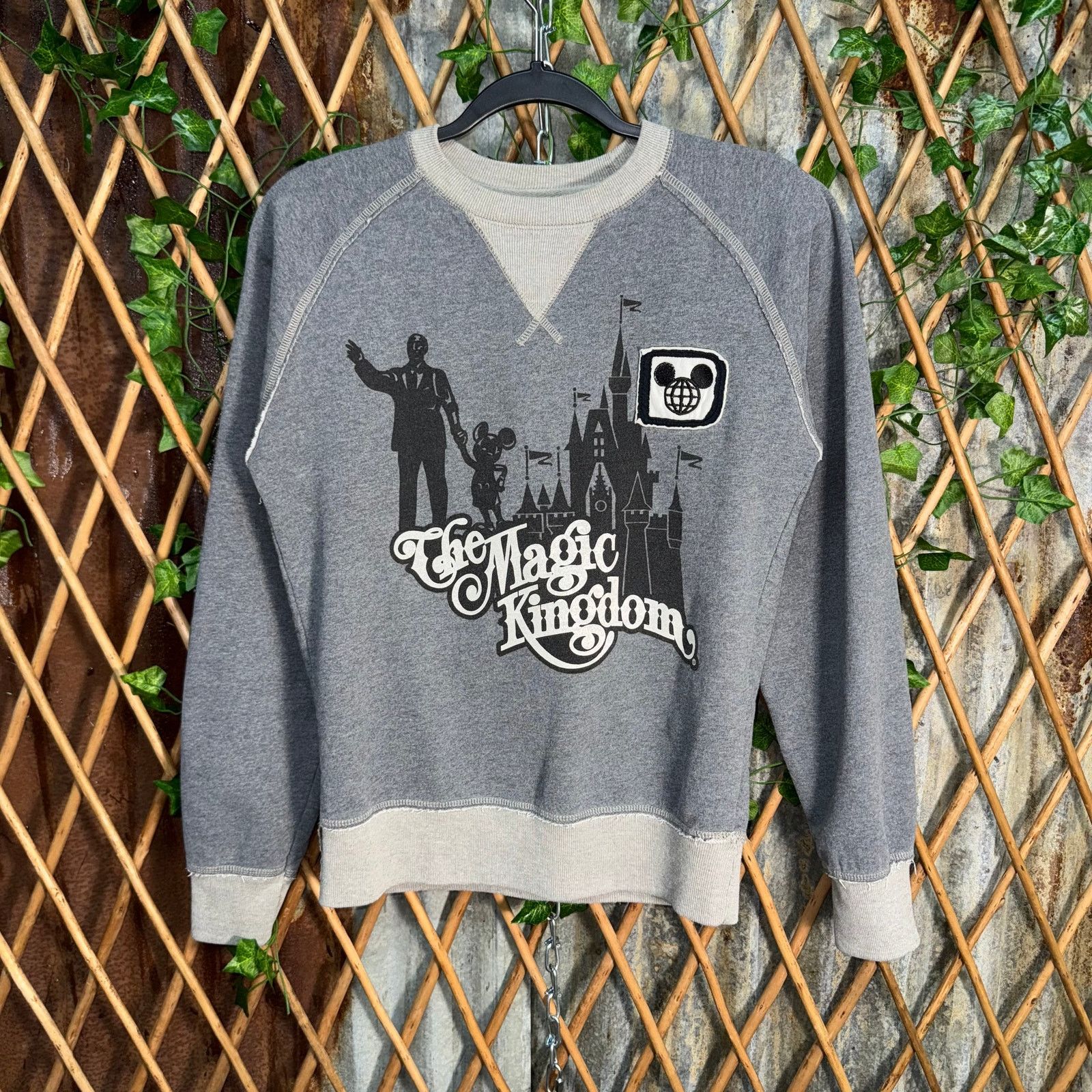 Disney Vintage Y2K magic Kingdom kid core disneyland 00s sweatshirt Size US S / EU 44-46 / 1 - 1 Thumbnail