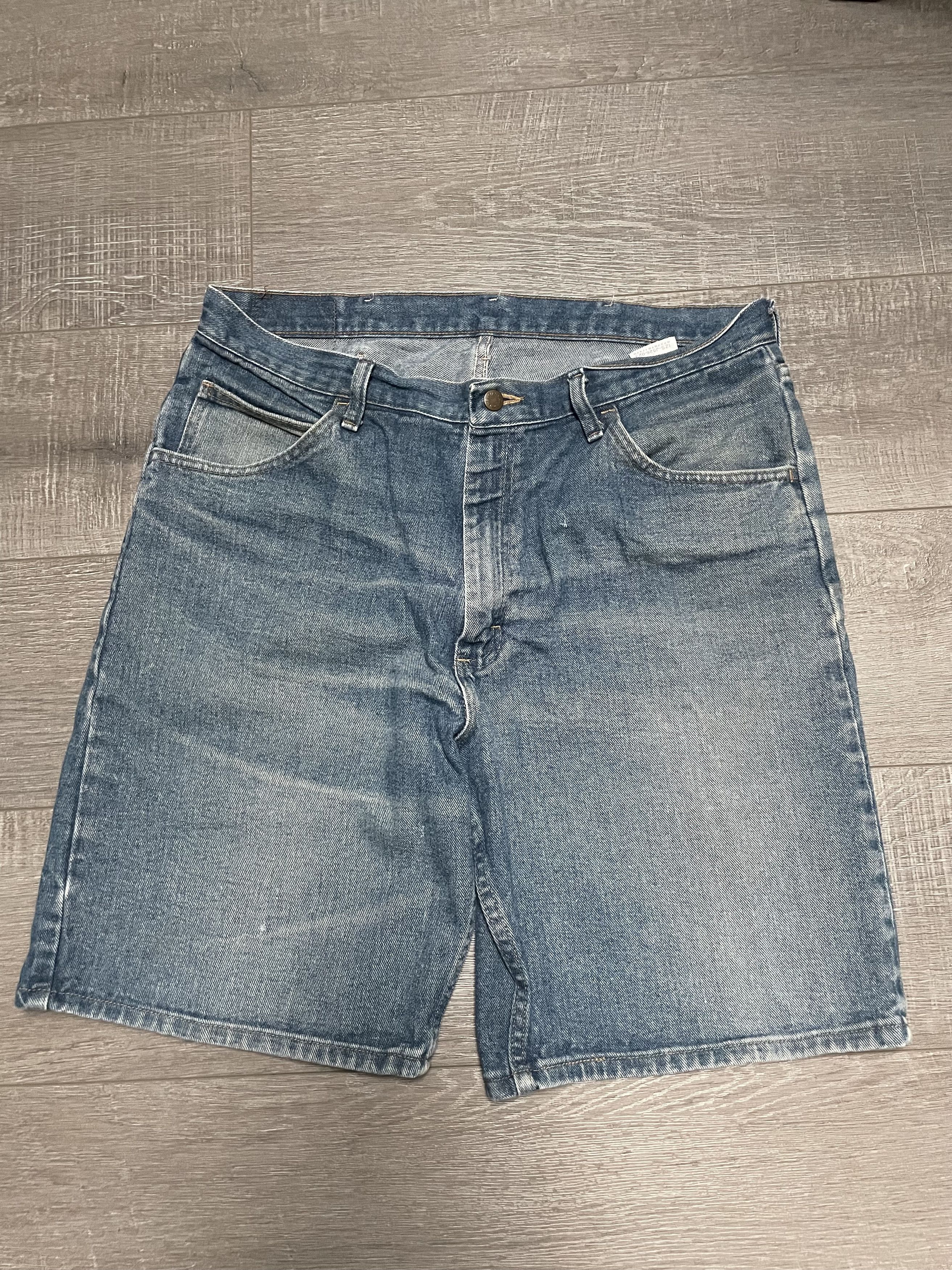 Wrangler Vintage Wrangler Denim Shorts Mens 36 Medium Wash Jorts Size US 36 / EU 52 - 1 Thumbnail
