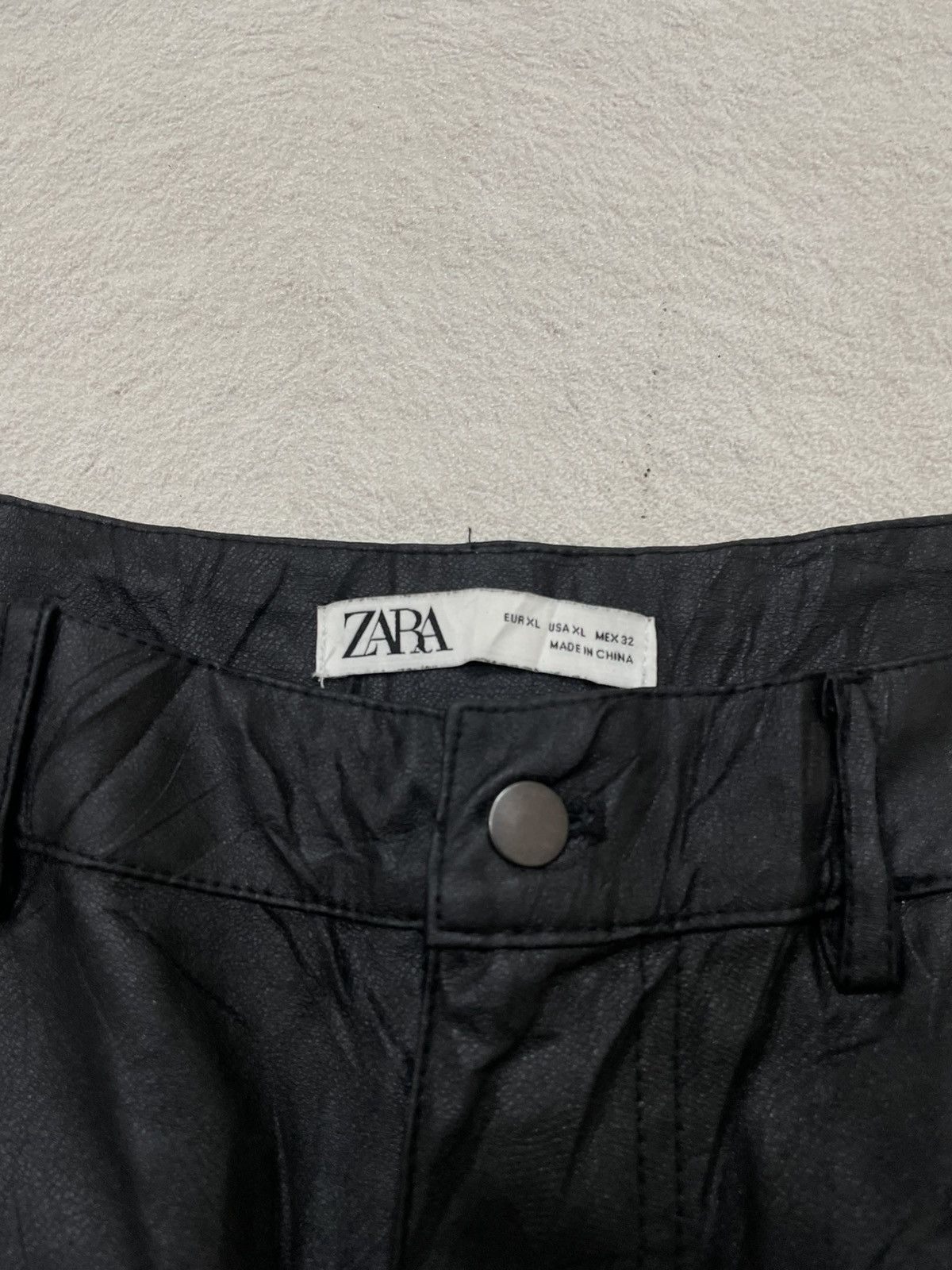 Japanese Brand 2000s Zara Black Pleated Trousers – Relaxed Fit Japanese Y2K Size US 36 / EU 52 - 4 Thumbnail
