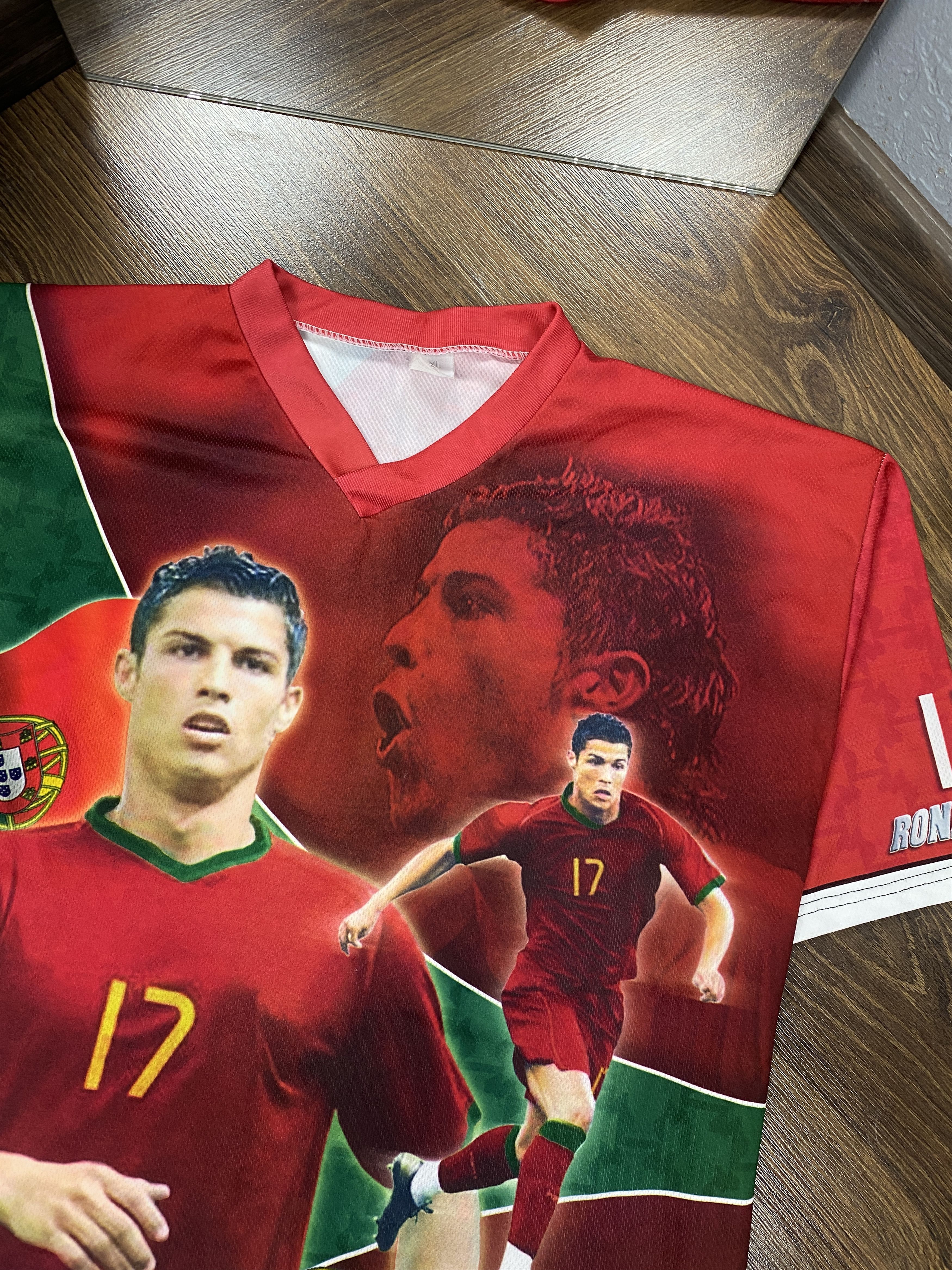 Vintage Cristiano Ronaldo Vintage Mens Soccer Jersey T-Shirt Size US XXL / EU 58 / 5 - 2 Thumbnail