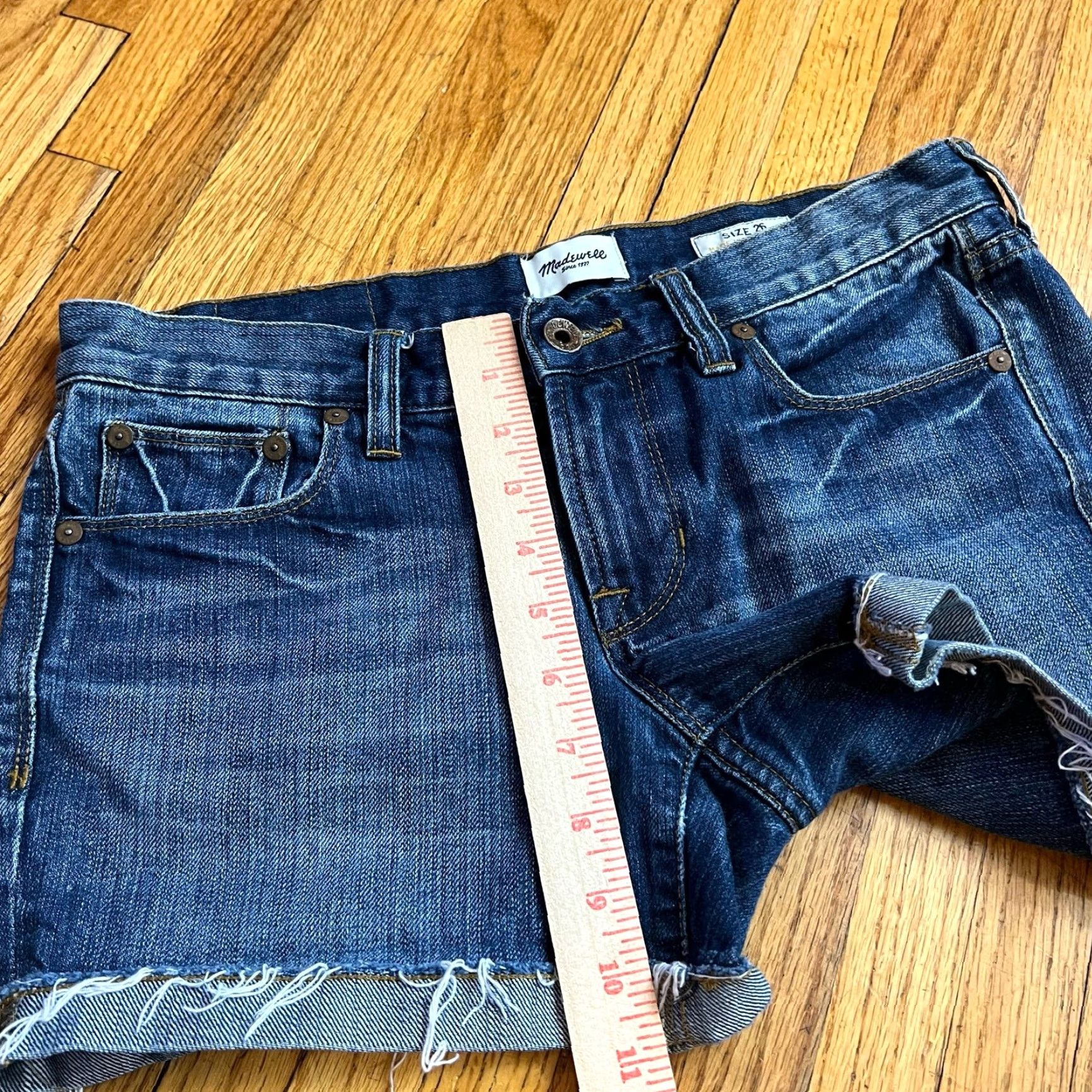 Madewell Madewell Jeans Shorts Womens 26 Blue Cuffed 31x3 Short Jeans Women 26 Blue Cuffed Womens Men? Size 26" / US 2 / IT 38 - 6 Thumbnail