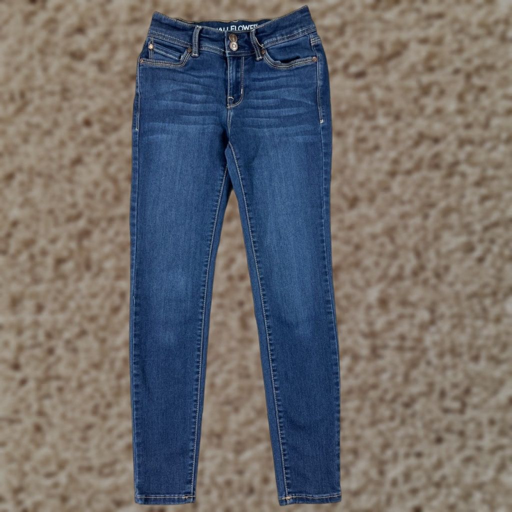 Vintage WallFlower Jeans Jeans Women 3 Blue Denim Skinny Low Rise 22x25 WallFlower Jeans Women 3 Blue Denim Jeans Skinny Low Rise 22x25 Size 26" / US 2 / IT 38 - 1 Thumbnail