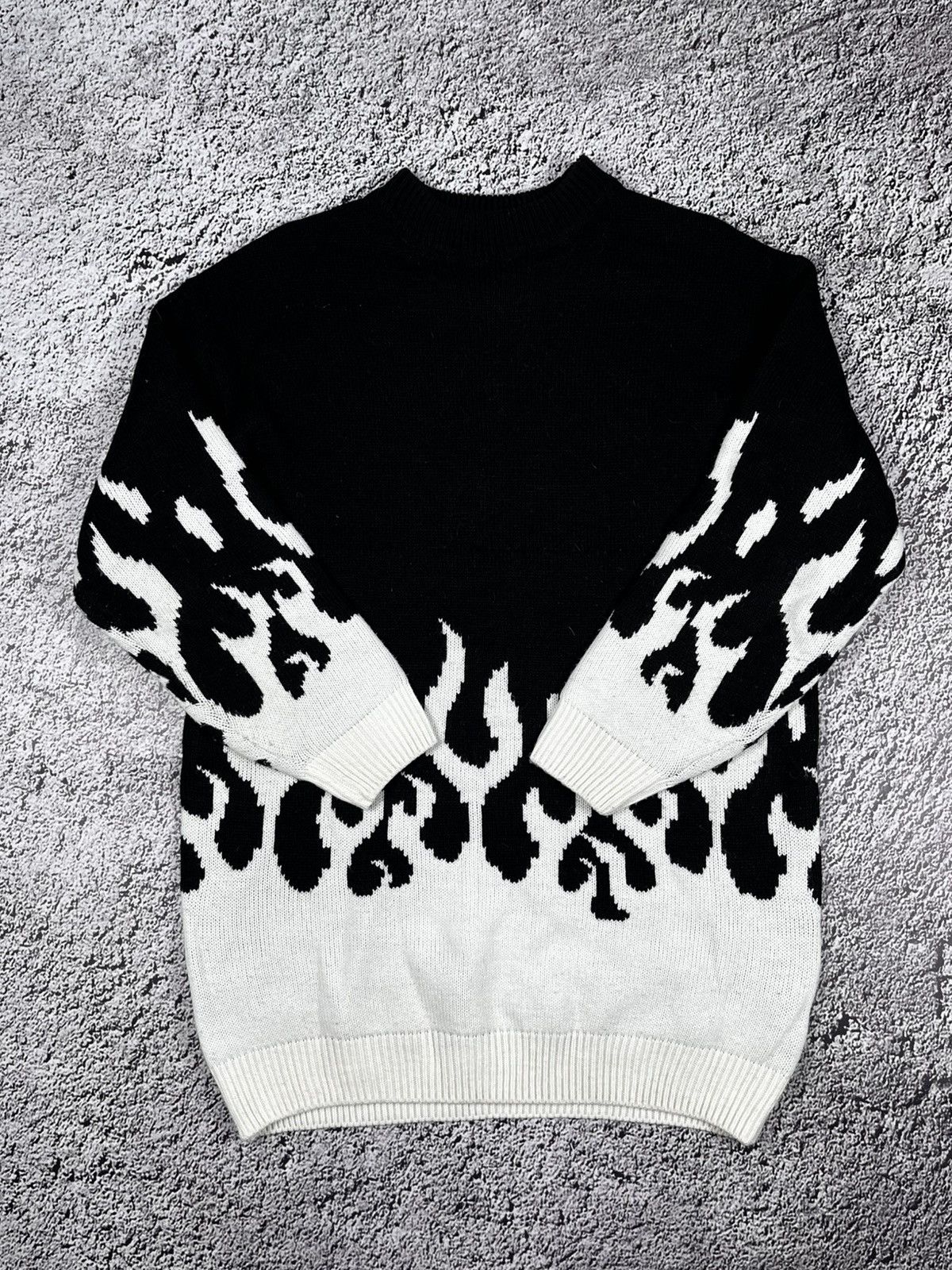 Vintage Vintage Y2K long fire style sweater streetwear size S Size US S / EU 44-46 / 1 - 1 Thumbnail