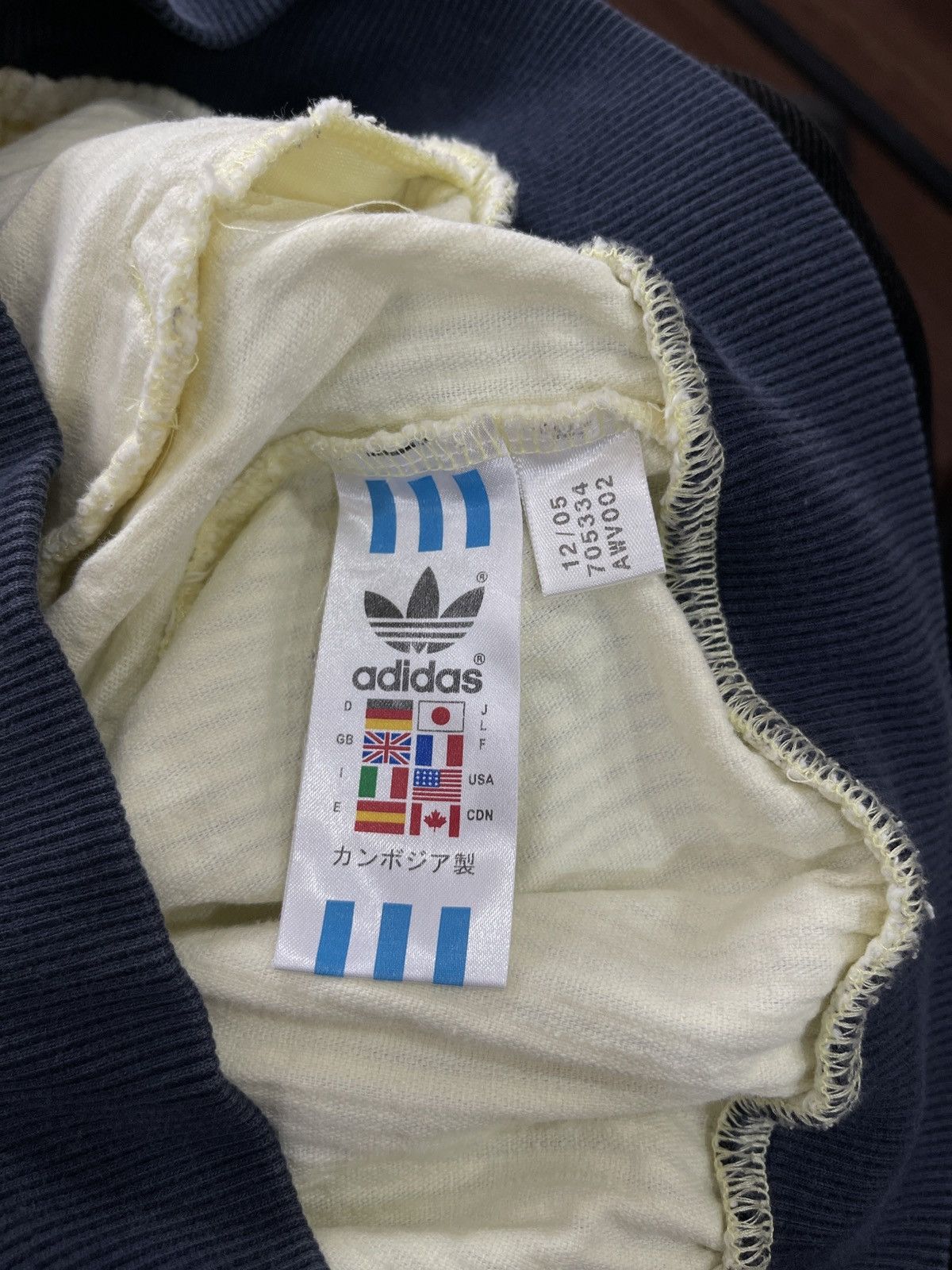 Adidas Very rare Vintage Adidas Seasonal Corduroy Track Jacket Size US L / EU 52-54 / 3 - 8 Thumbnail