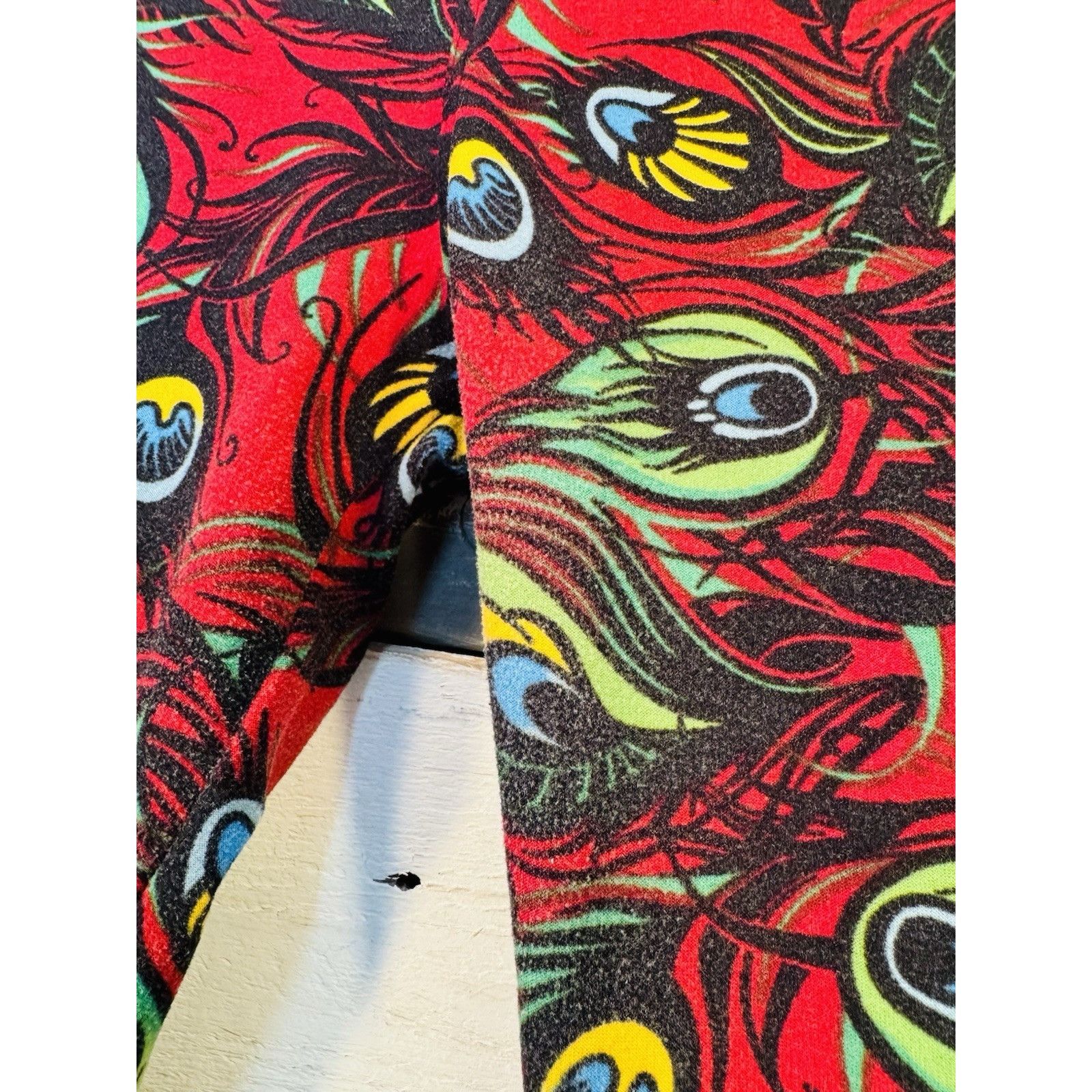 Other LuLaRoe Leggings OS One Size RED PEACOCK FEATHERS Used Condi Size 29" - 2 Thumbnail