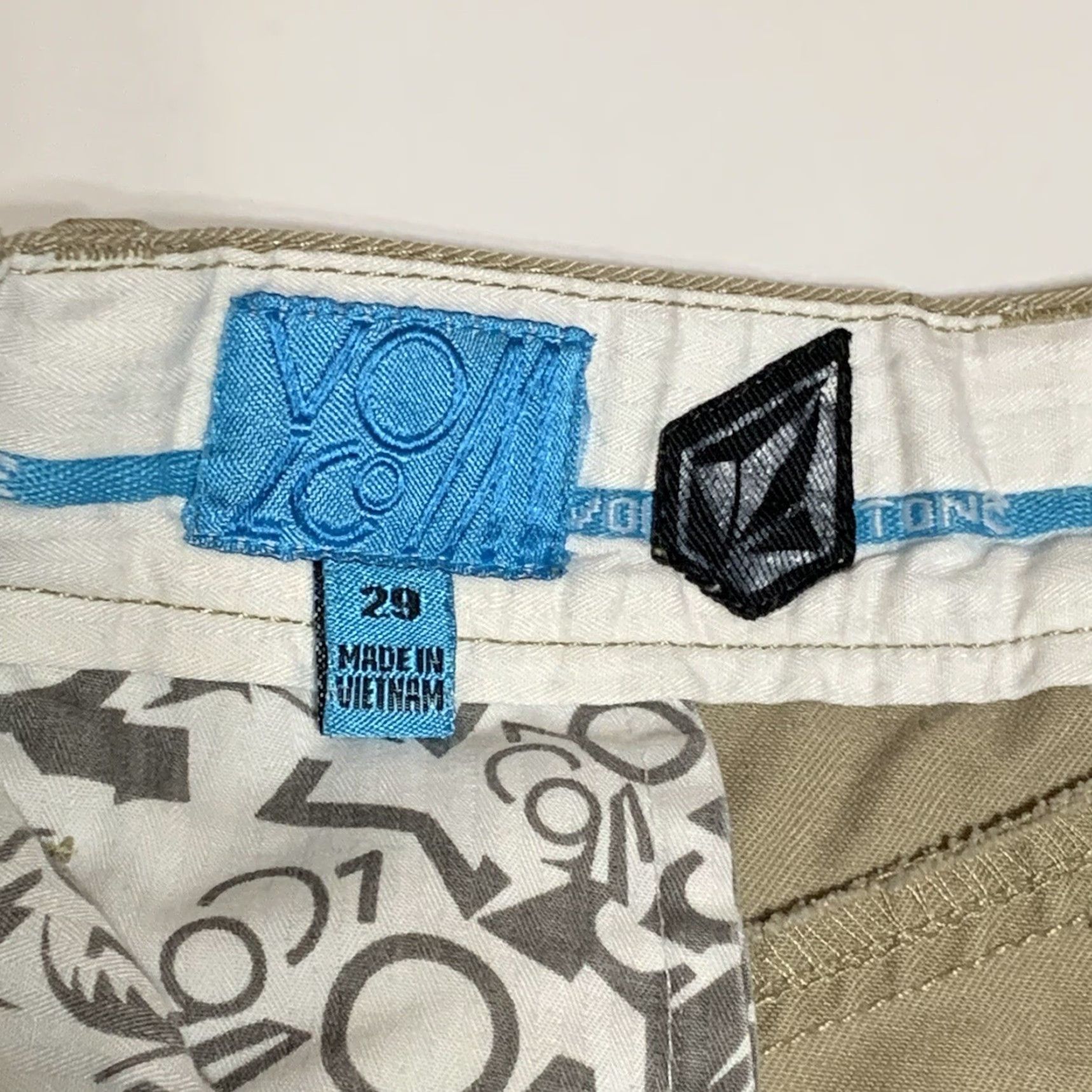 Volcom VINTAGE Volcom Stone 29 x 12" Khaki Weirder Chino Shorts Mens 29 Beige Cotton Polyester Front Zip Pockets Flat Front Casual 12 Inseam Size US 29 - 6 Thumbnail