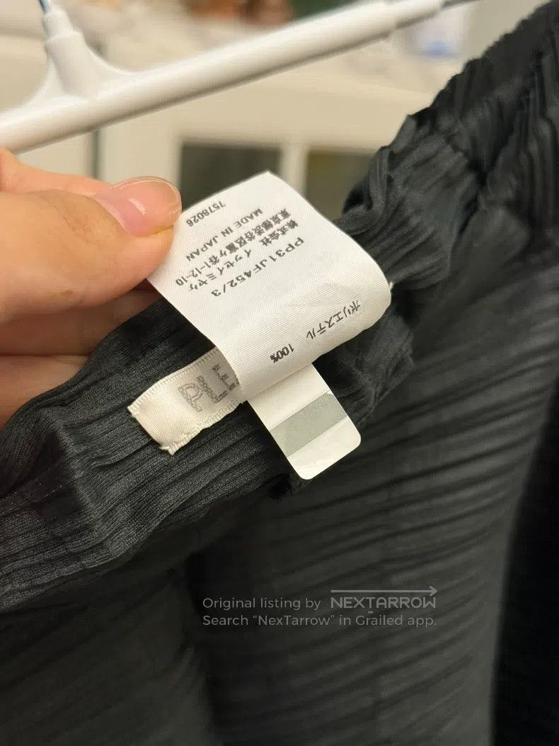 Issey Miyake Issey Miyake size:3 Horizontal Striped Top in Navy Blue Size 31" - 3 Thumbnail