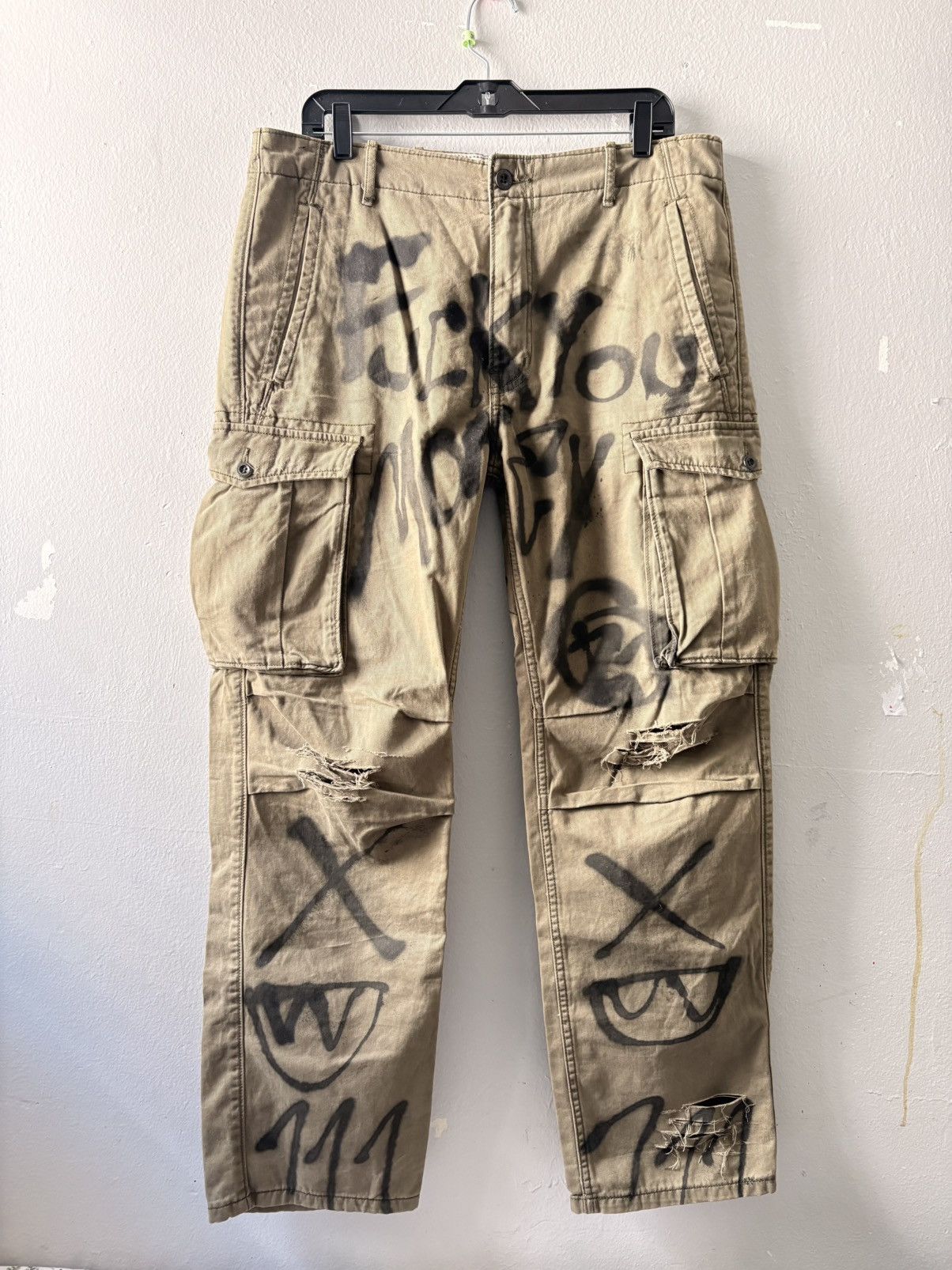 Levi's Vintage Clothing Levi’s khaki cargo pants reworked by R7PZI. Size US 33 - 1 Thumbnail