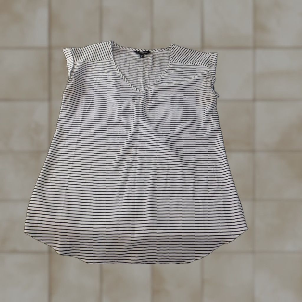 Express Express Blouse Womens M white striped pullover top Casual V-Neck Shirt Size M / US 6-8 / IT 42-44 - 1 Thumbnail
