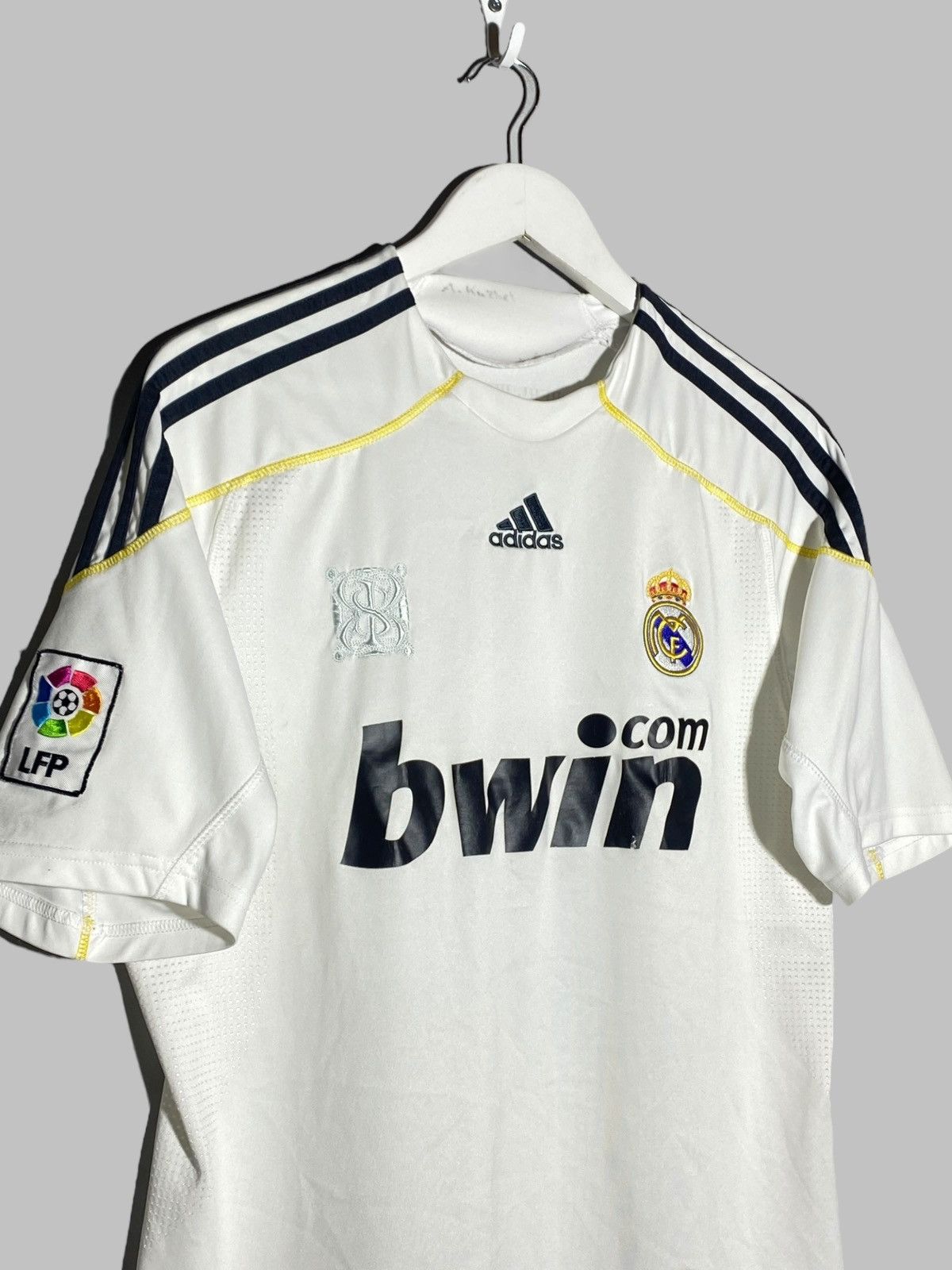 Adidas #9 Ronaldo Real Madrid 2009 Adidas Soccer Jersey Size US M / EU 48-50 / 2 - 3 Thumbnail