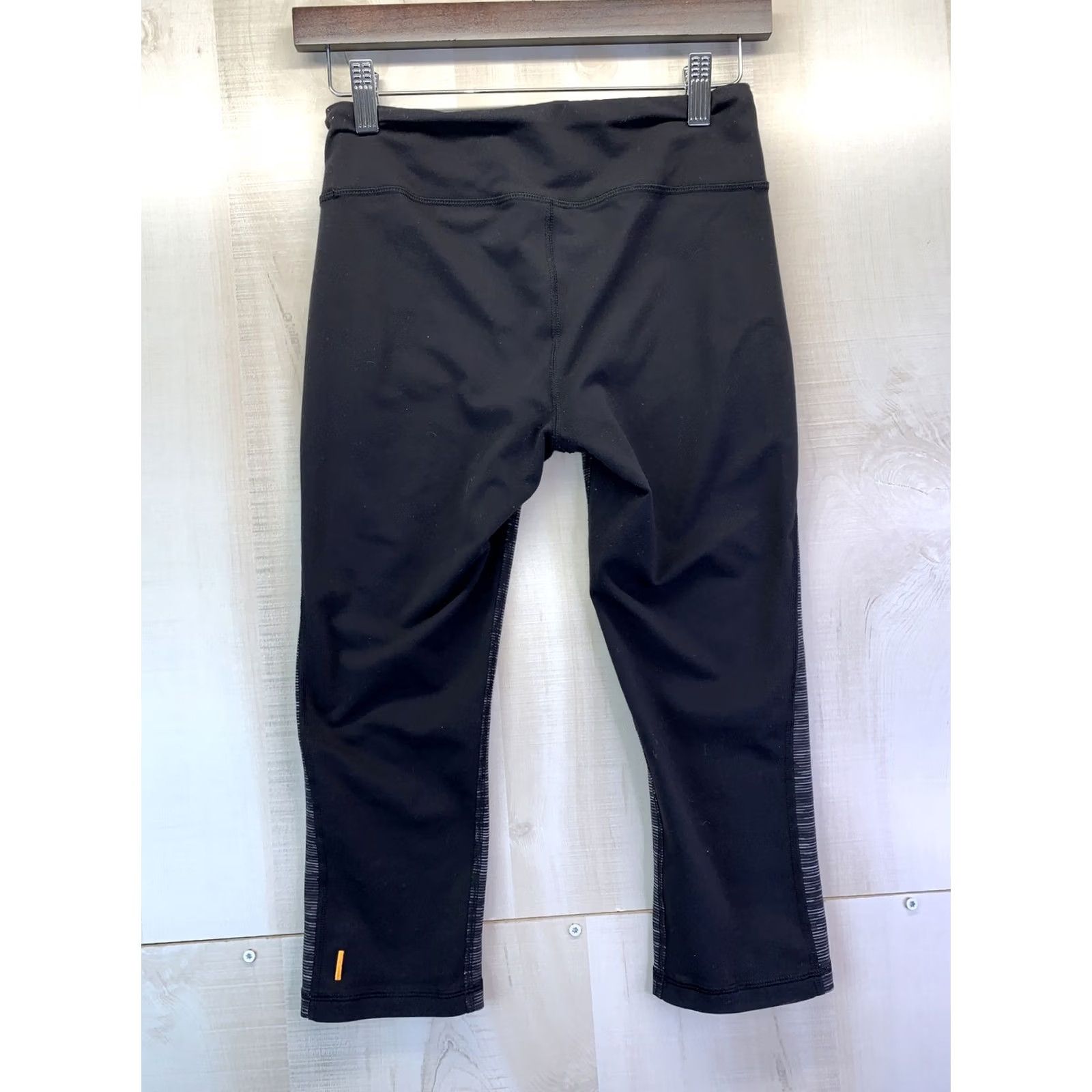 Vintage - Keywords: "Lucy Womens", "Cropped Workout Leggings", "Activewear", "45% FUZZIES, 50% BLACK" are important Size 28" / US 6 / IT 42 - 6 Thumbnail