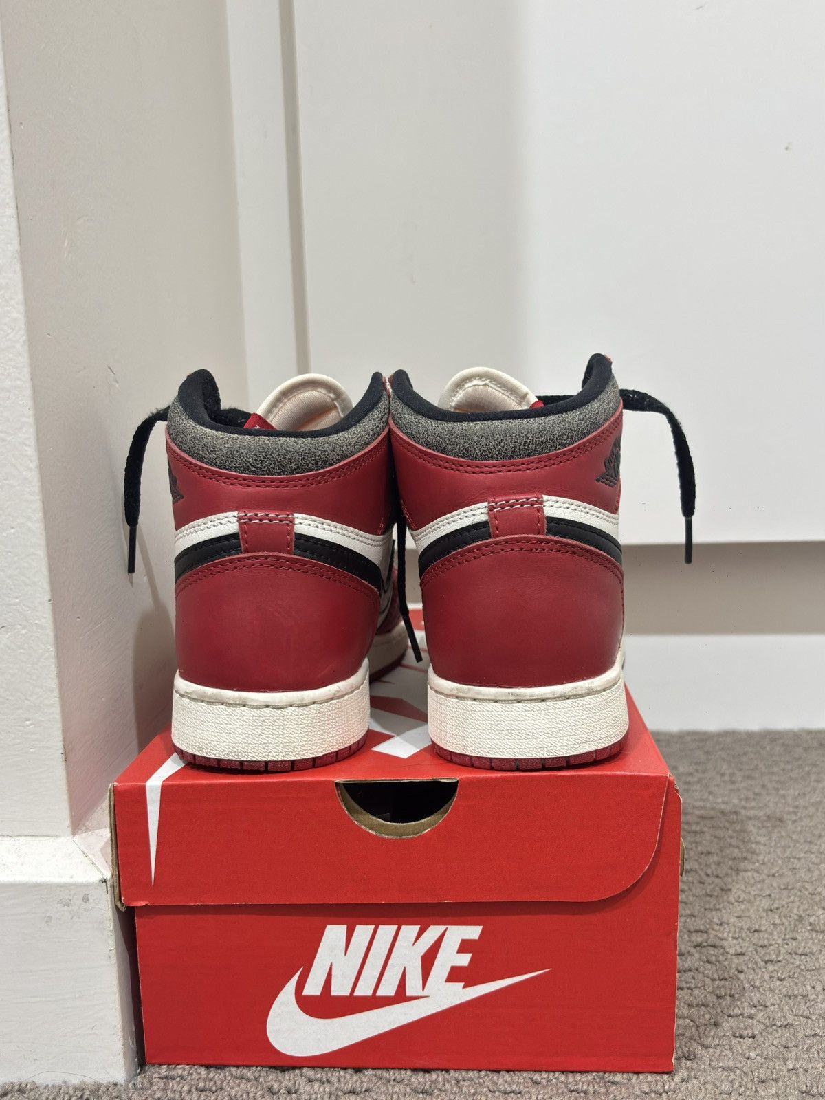Jordan Brand Jordan 1 Retro High OG Chicago Lost and Found (GS) Size US 6 / IT 36 - 6 Thumbnail