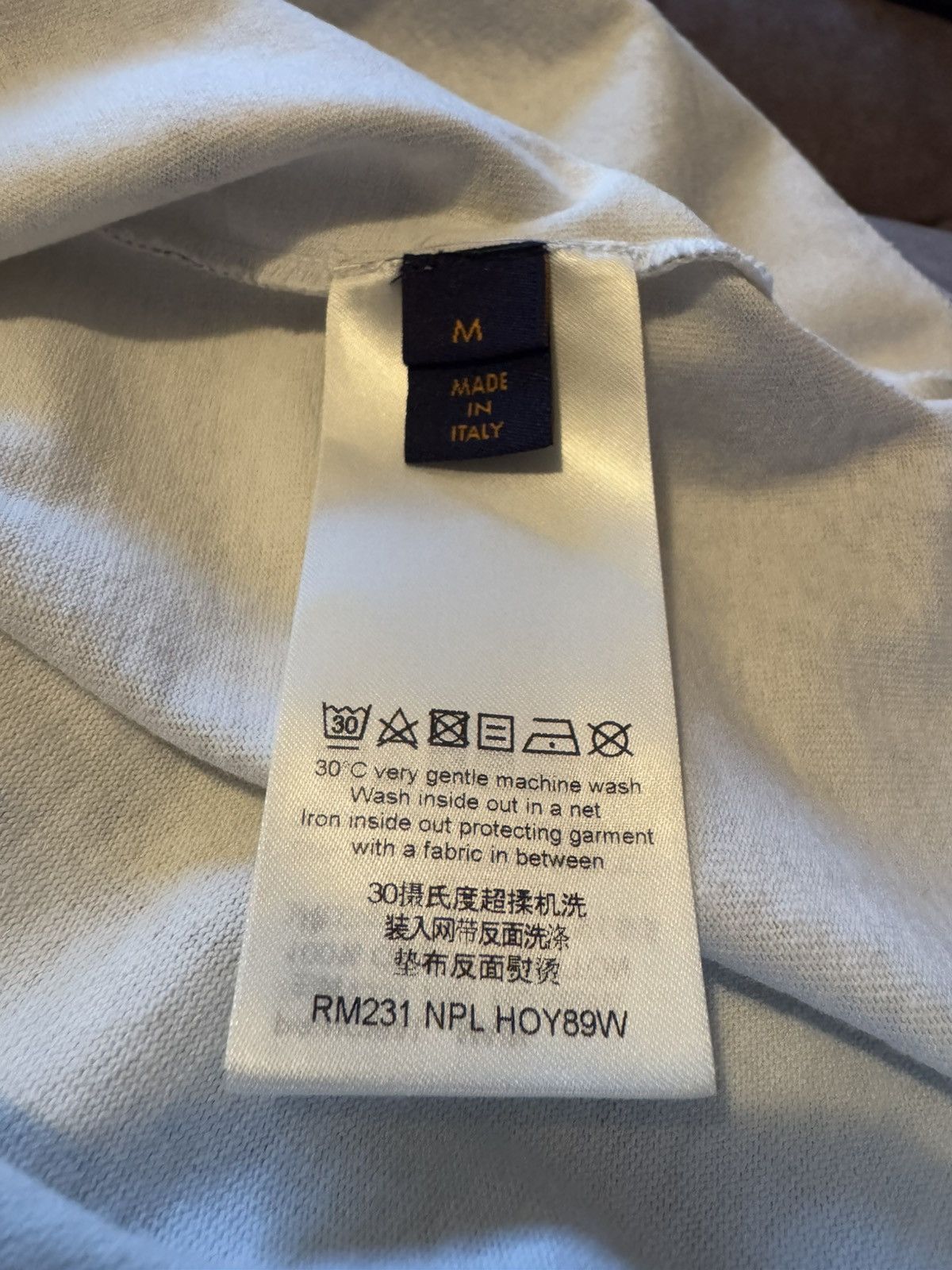 Louis Vuitton LOUIS VUITTON tshirt , real measurements by tape in photos Size US M / EU 48-50 / 2 - 8 Thumbnail