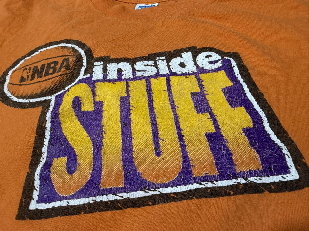 NBA × Salem Sportswear × Vintage Vintage 90s NBA Inside Stuff T Shirt Size US XL / EU 56 / 4 - 2 Thumbnail