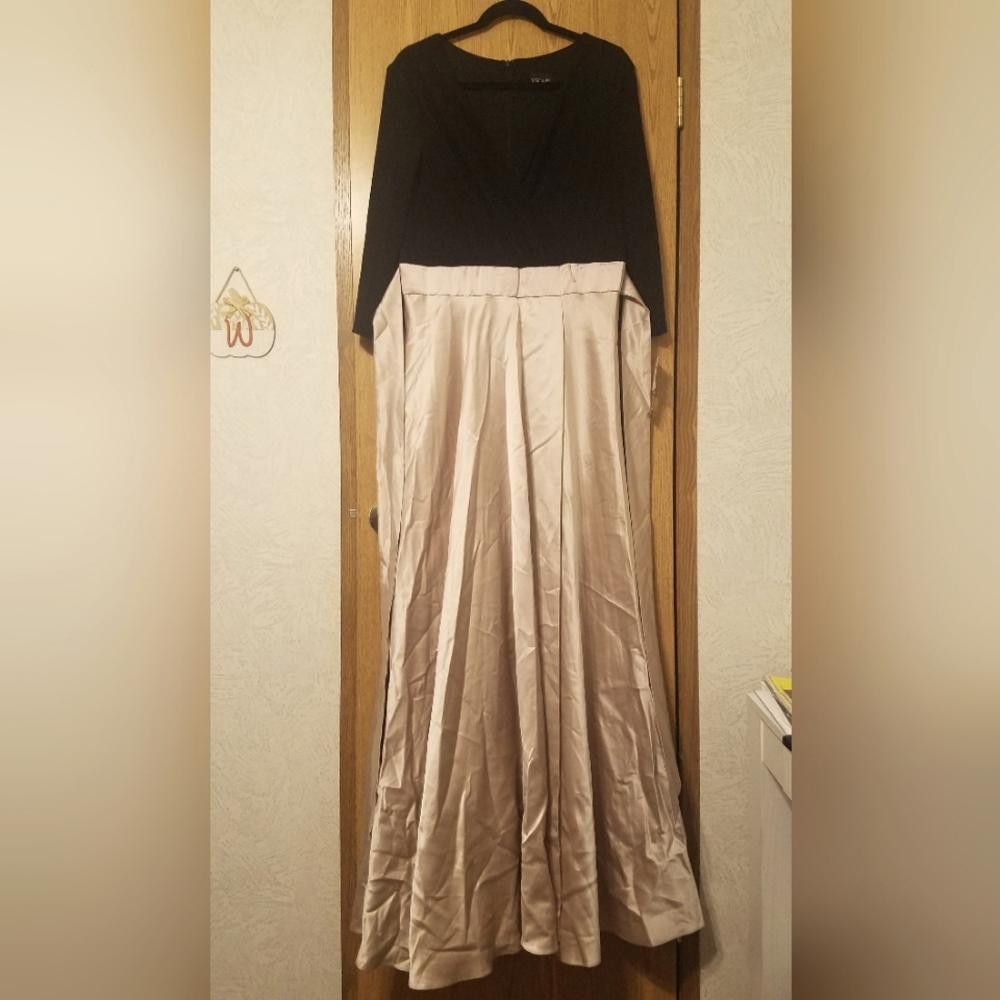 Designer NWT Xscape Gown Size 16 Size XXL / US 16-18 / IT 52-54 - 1 Thumbnail