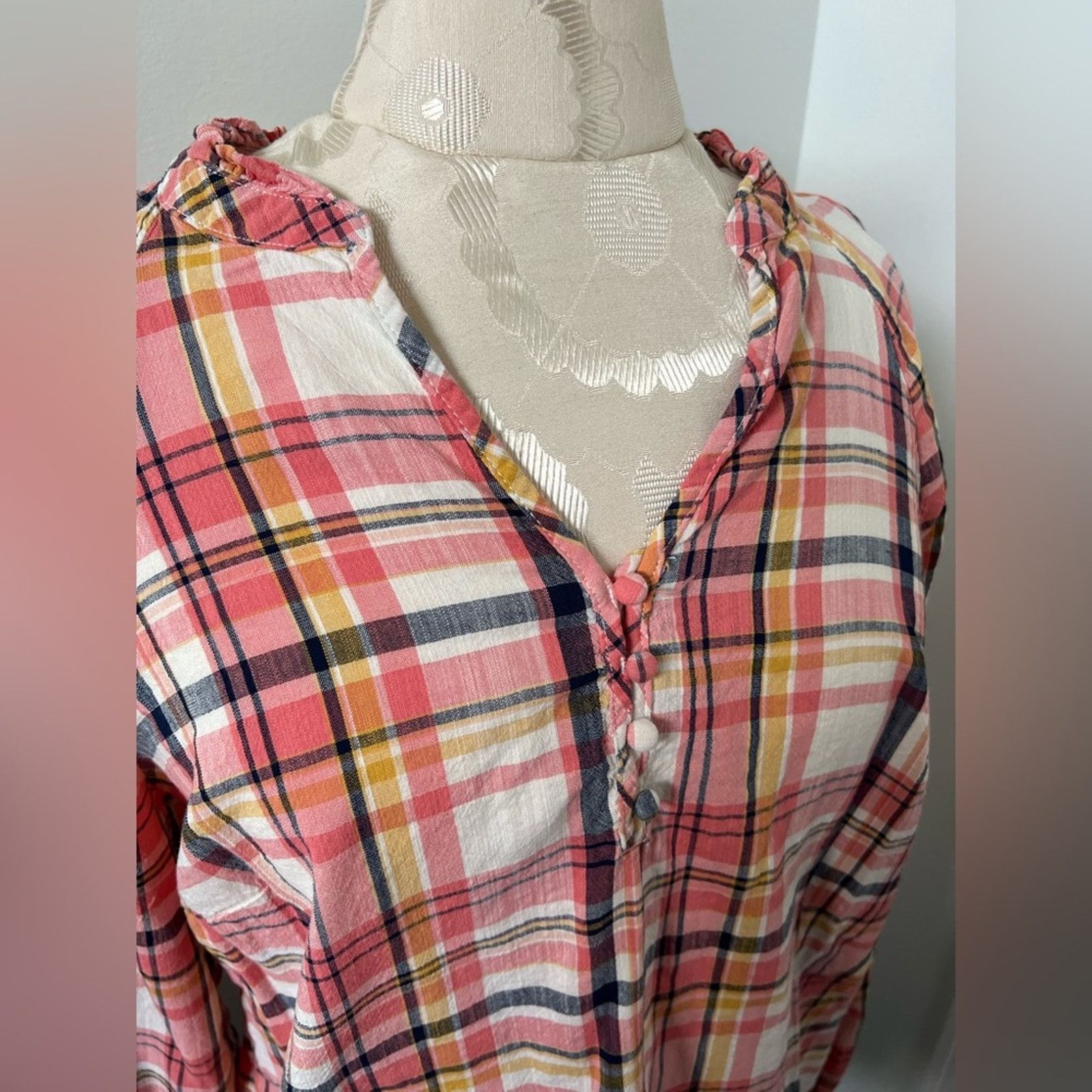 St. Johns Bay St. John’s Bay Plaid Long Sleeve V-Neck Top Small Size S / US 4 / IT 40 - 4 Thumbnail