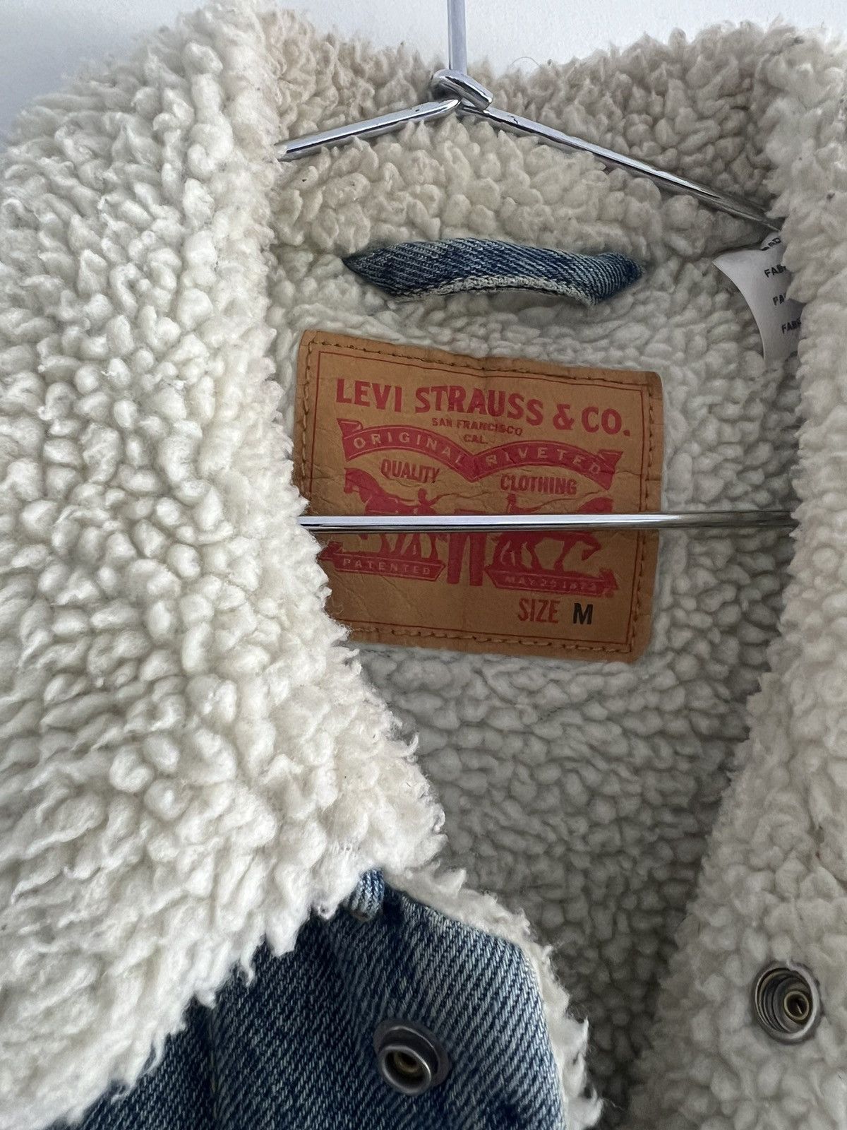 Levi's Levi’s Lightwash Sherpa Trucker Jacket Size M Size US M / EU 48-50 / 2 - 3 Thumbnail