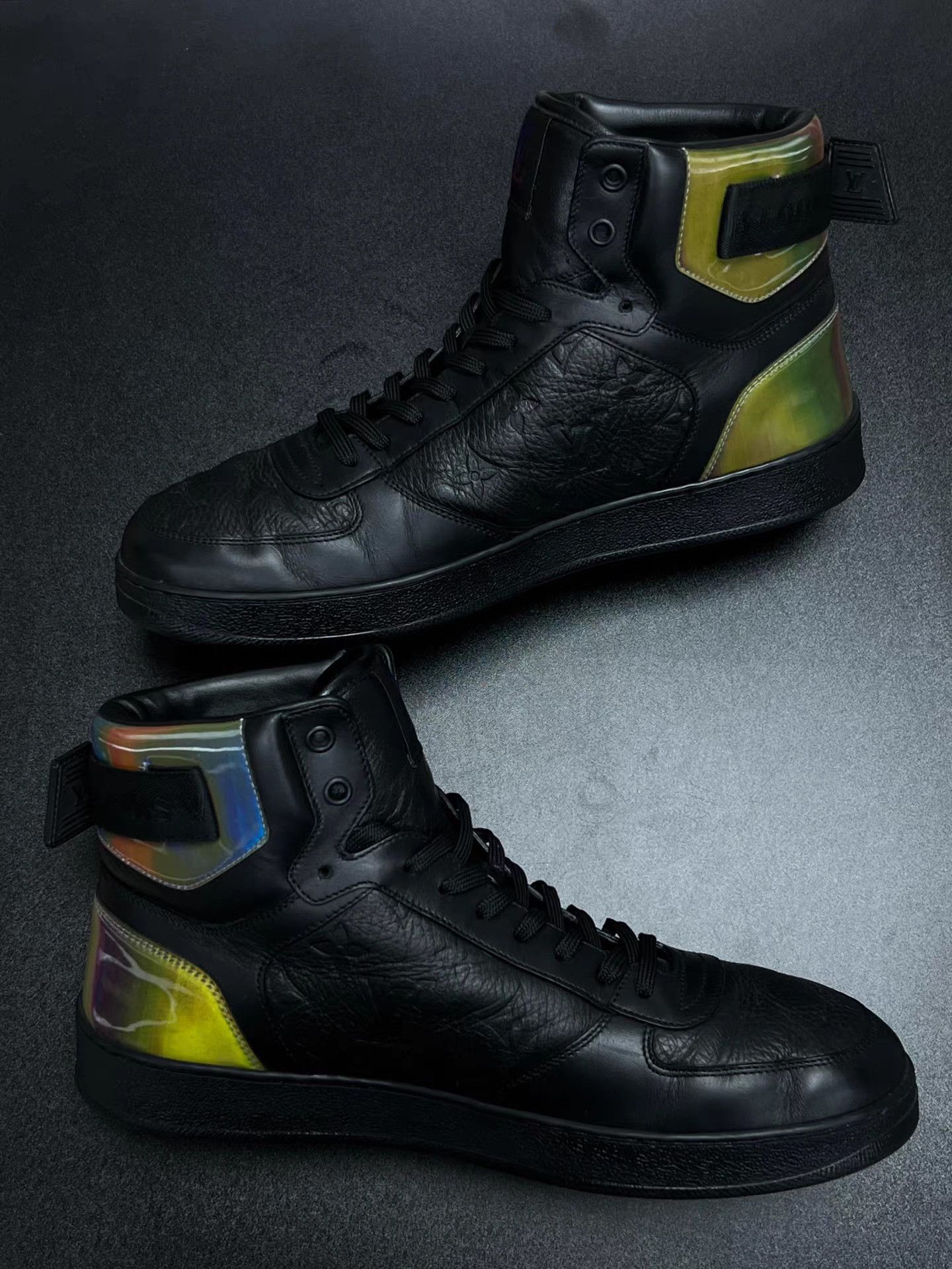 Louis Vuitton LV RIVOLI Monogram Embossed High-Top Sneakers K15 Size US 9 / EU 42 - 6 Thumbnail