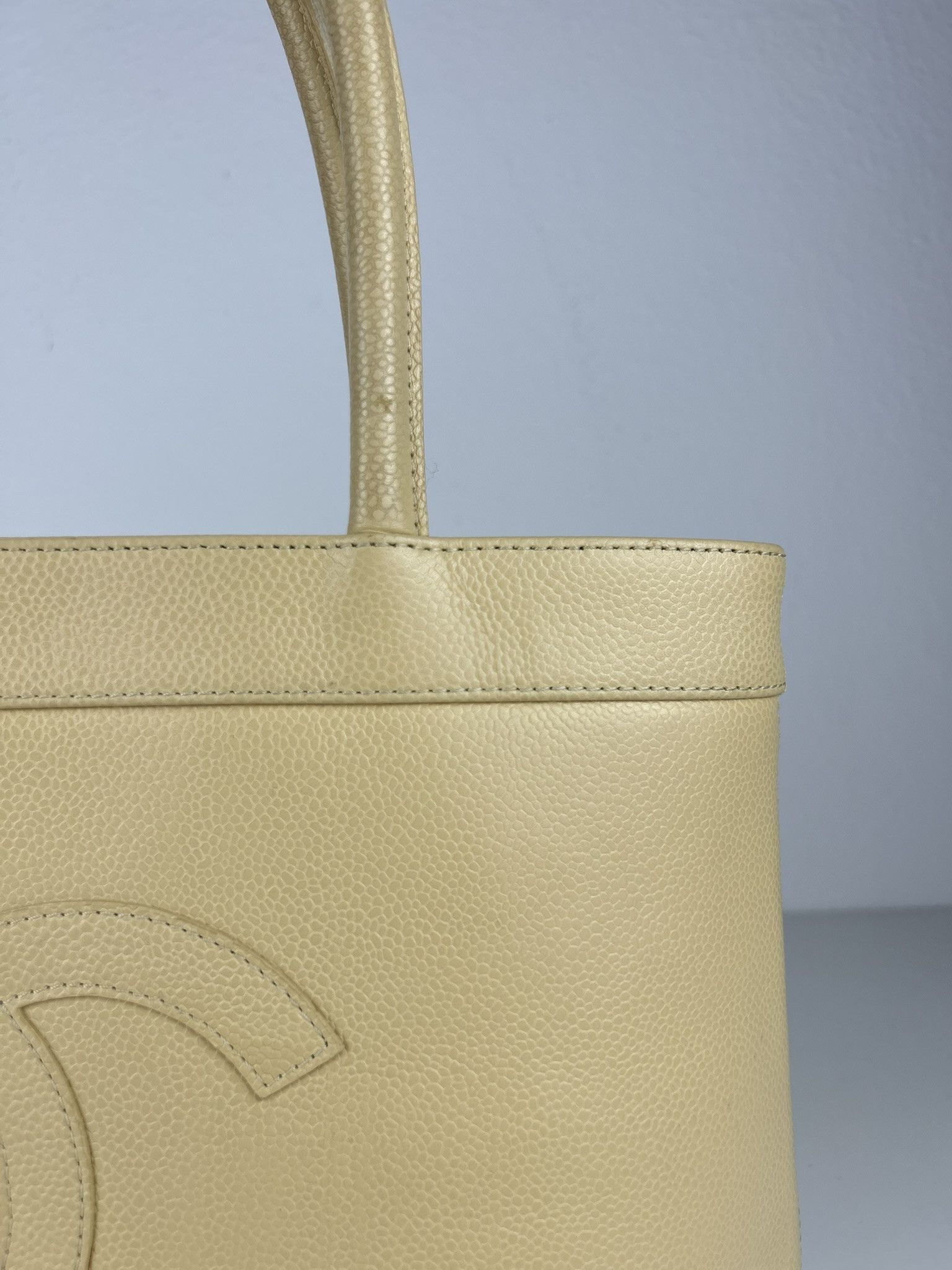Chanel 2004-2005 Chanel coco mark caviar open tote bag in buttery Size ONE SIZE - 12 Thumbnail