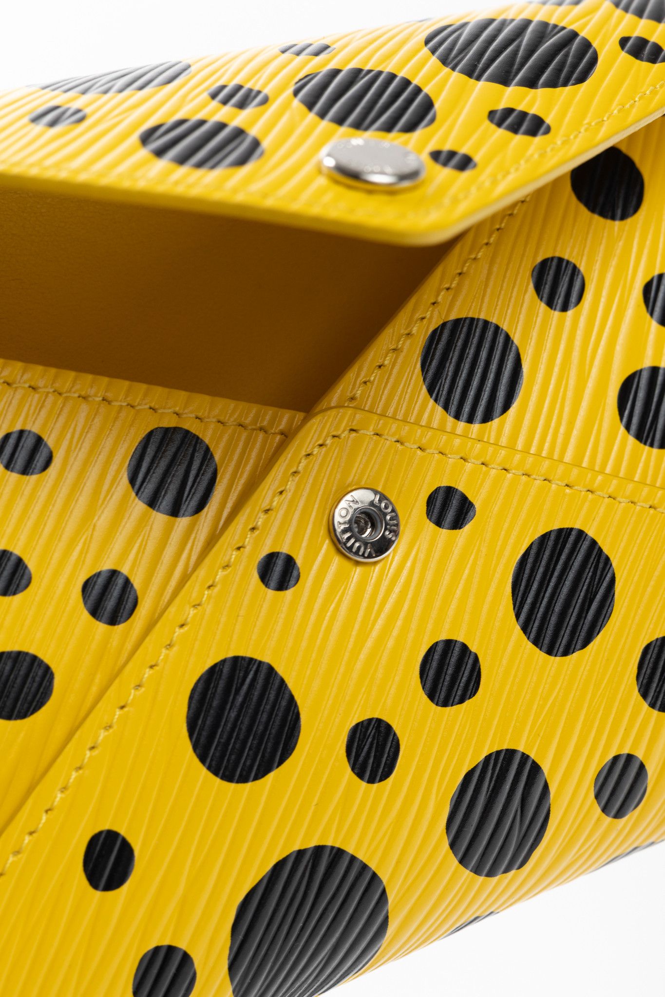 Louis Vuitton × Yayoi Kusama Louis Vuitton x Yayoi Kusama Kirigami Epi Dotted Pochette Size ONE SIZE - 7 Thumbnail