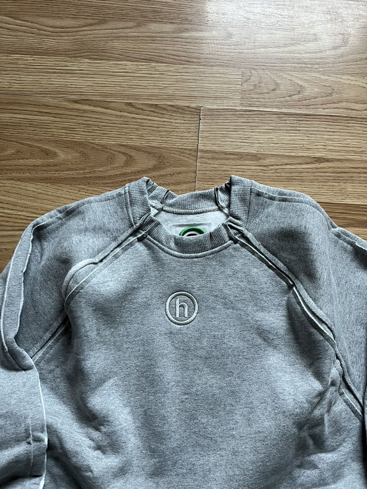 HIDDEN × Streetwear Hidden NY Basic Logo Paneled Raglan Crewneck  