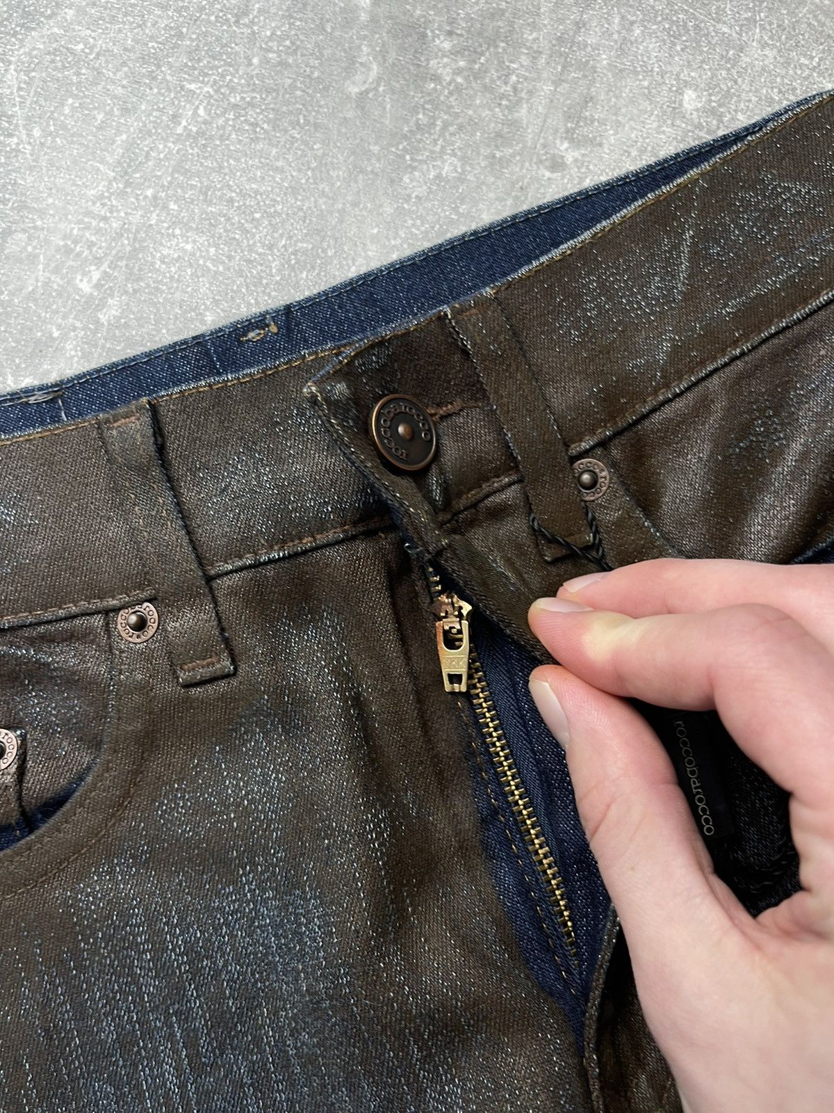 Other Vintage Roccobarocco Metallic-Coated Blue/Brown Flared Jeans Size 28" / US 6 / IT 42 - 11 Thumbnail