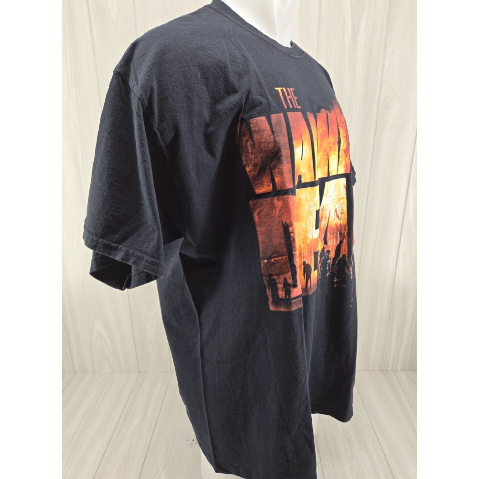 Fruit Of The Loom VINTAGE THE WALKING DEAD AMC 2013 BLACK T-SHIRT SIZE 2XL Mens T-Shirt Short Sleeve 2XL Black Walking Dead AMC 2013 Size US XXL / EU 58 / 5 - 6 Thumbnail