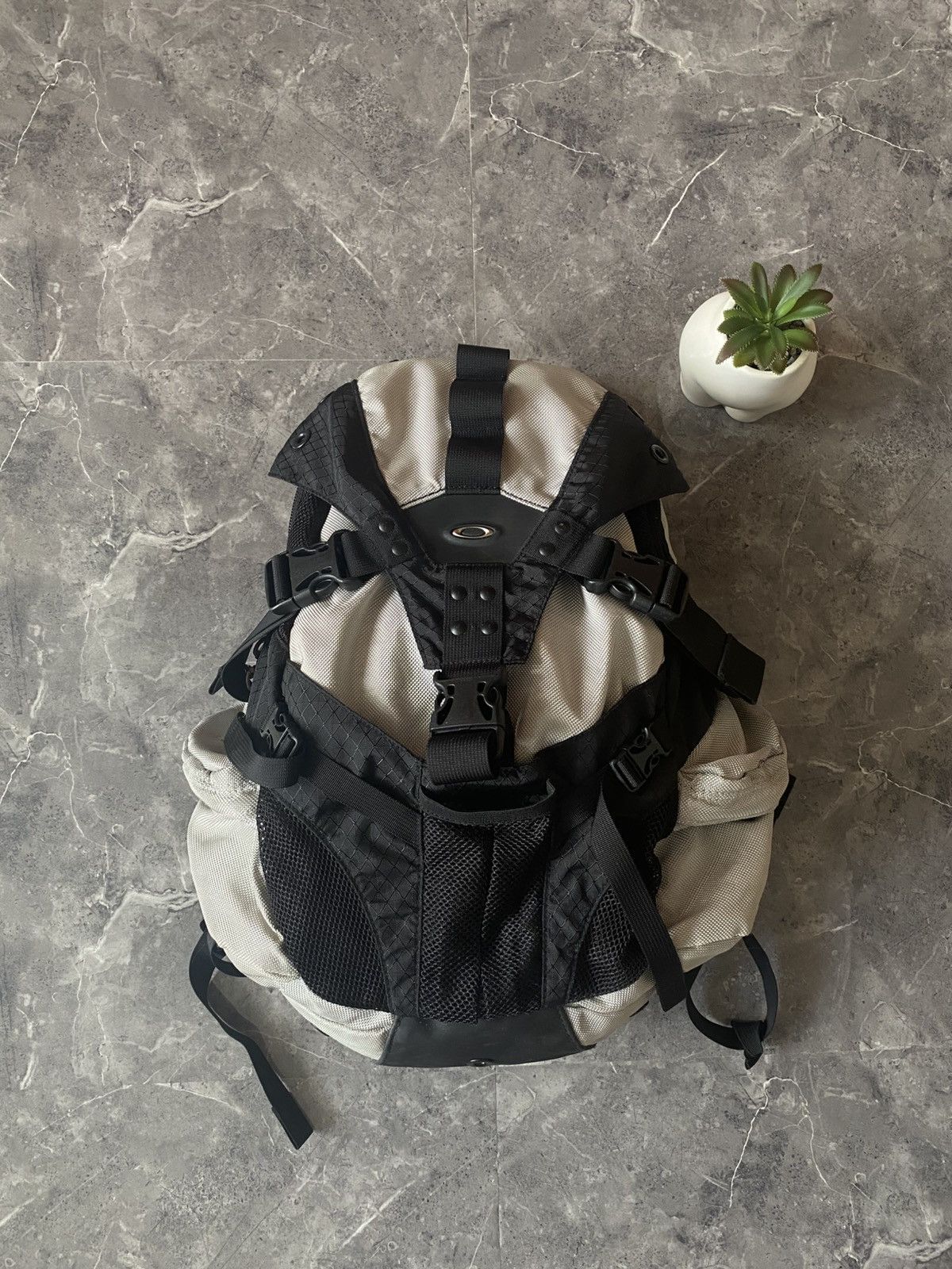バッグ 00's OAKLEY tactical field gear bag y2k Oakley Tactical Field Gear Vertical Messenger Laptop Bag
