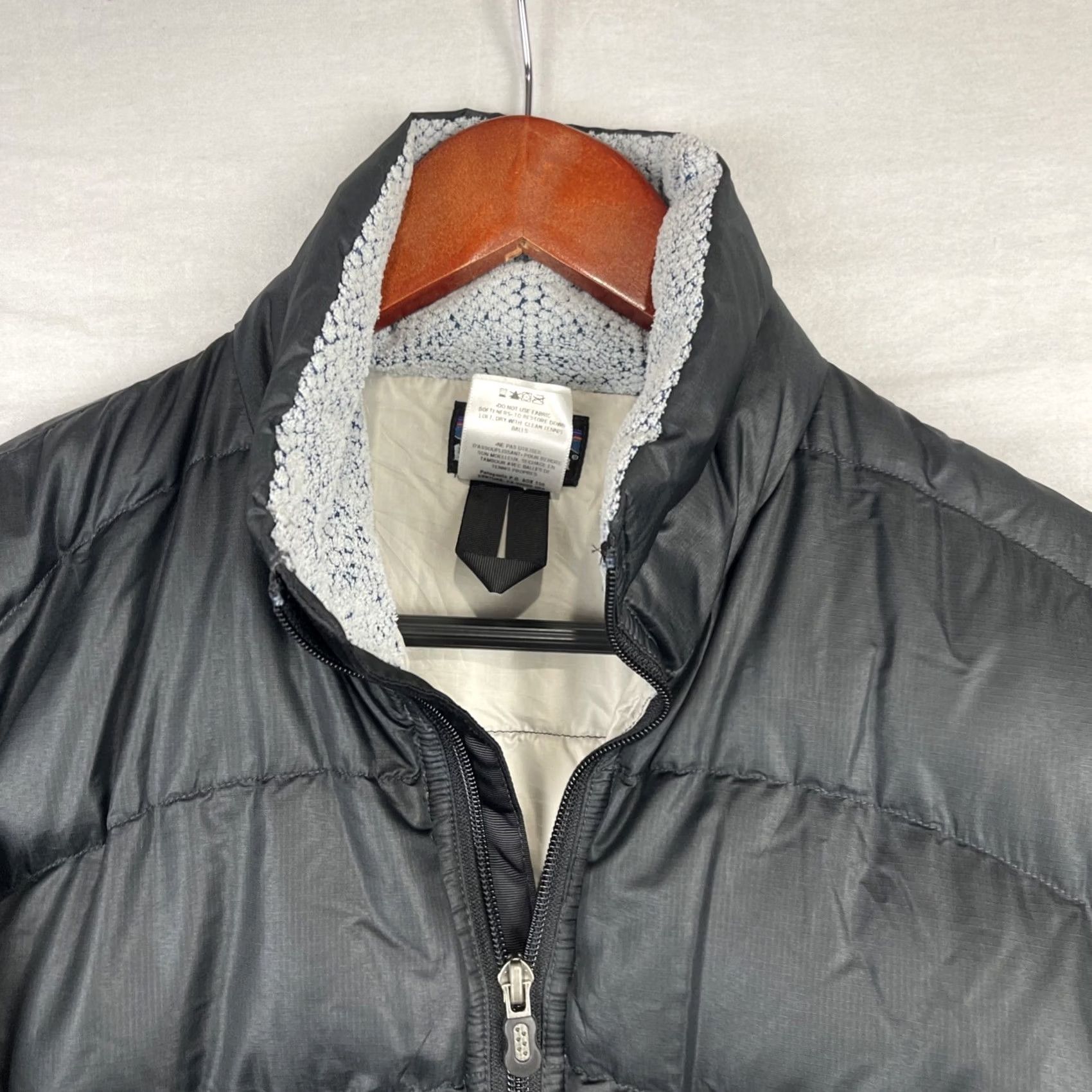 Patagonia VINTAGE Patagonia Jacket Womens Small Black Down Puffer Fleece Collar Zip Up Y2K Mens? Womens Size S / US 4 / IT 40 - 5 Thumbnail
