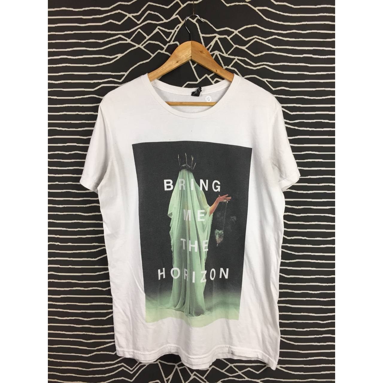 Band Tees Bring Me The Horizon Metalcore Band Cloaked Tee Size L Size US L / EU 52-54 / 3 - 1 Thumbnail