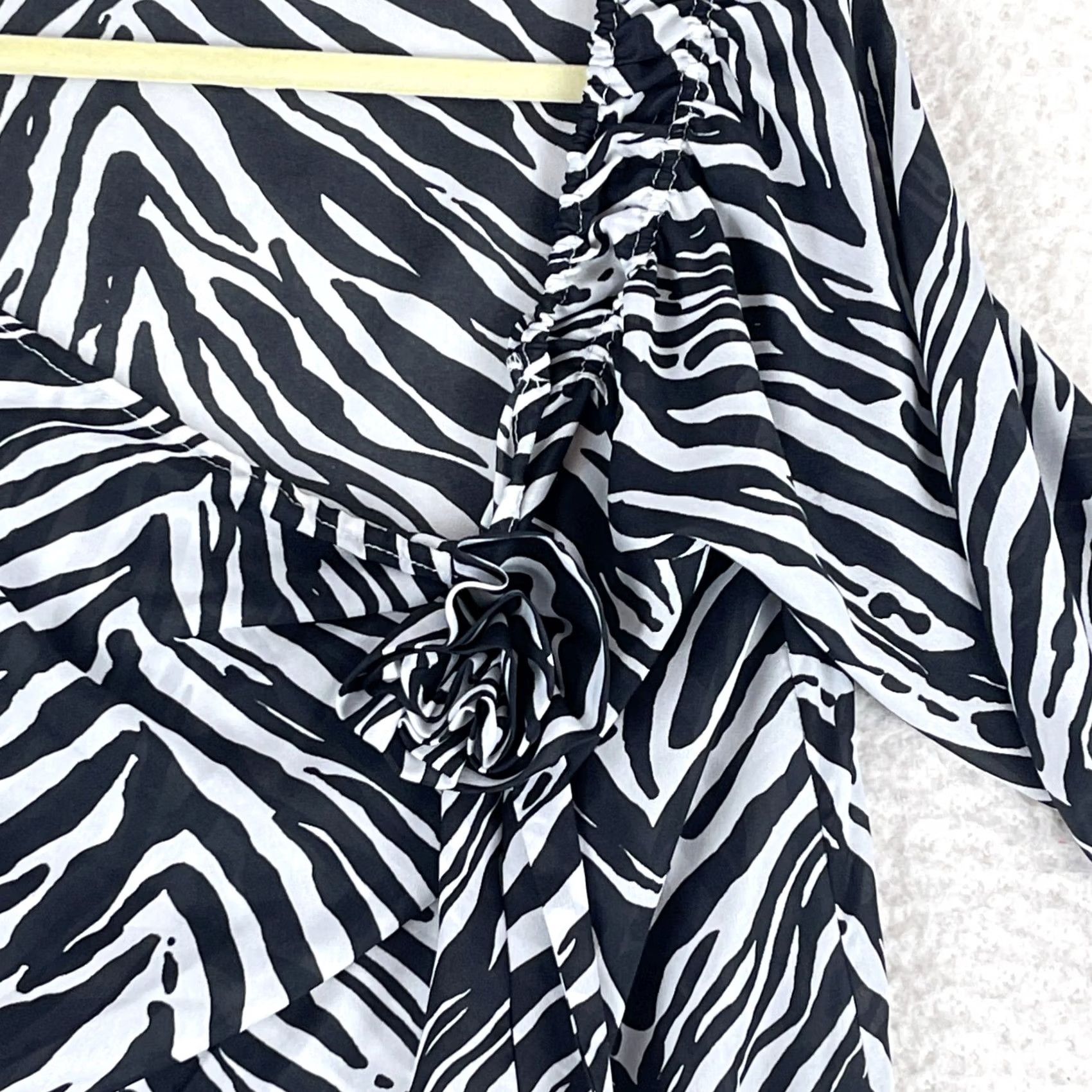 White House Black Market White House Black Market Animal Print Pullover Blouse Womens M Black 3/4 Sleeve Bow Casual Shirt Black White Print Blouse Womens M Size M / US 6-8 / IT 42-44 - 3 Thumbnail