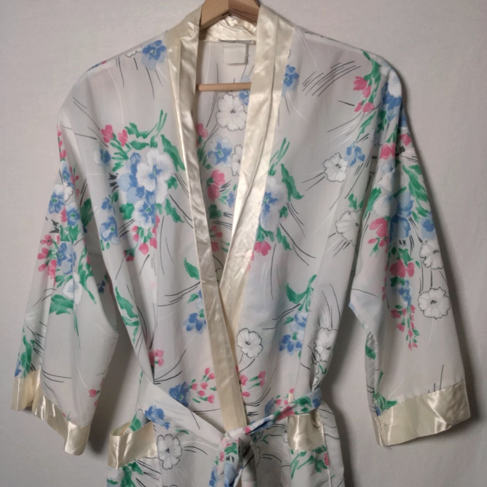 Vintage VINTAGE Appel Robe White Pastel Floral Satin Trim Belted Grannycore Cottage Open Neck Long Sleeve Cotton Blend Retro Size ONE SIZE - 4 Thumbnail