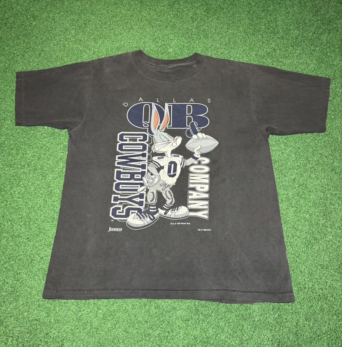 Vintage 90s Dallas Cowboys Bugs Bunny Troy Aikman Cartoon T Shirt Size US L / EU 52-54 / 3 - 1 Thumbnail