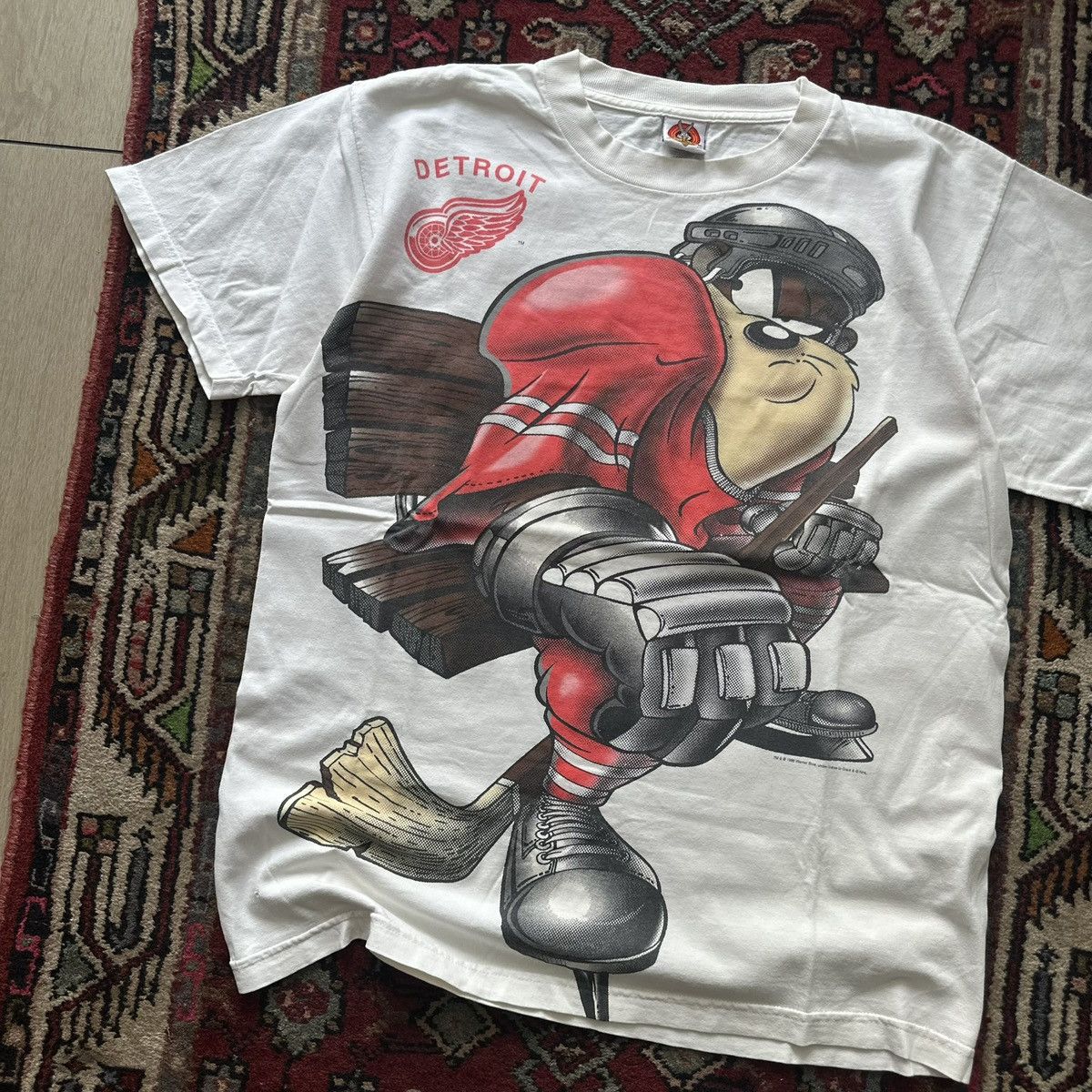 Vintage Vintage 1997 Taz Detroit Red Wings NHL Graphic Tee Size L Size US L / EU 52-54 / 3 - 2 Thumbnail