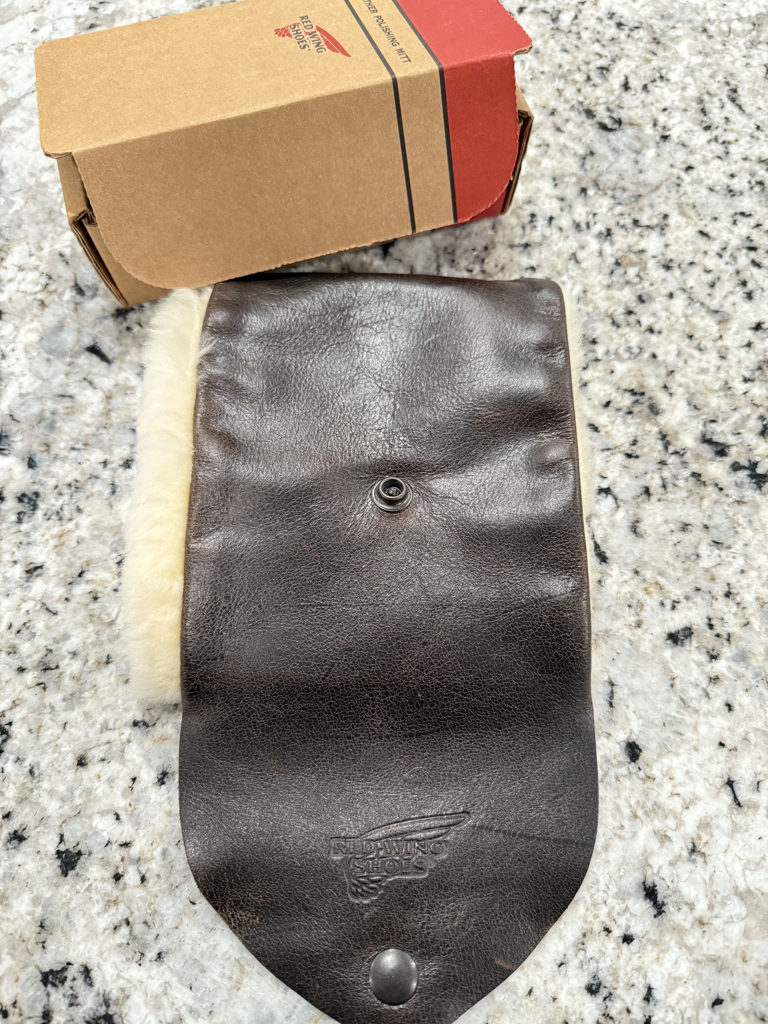 Red Wing Red Wing Heritage Leather Polishing Mitt Brown Size ONE SIZE - 1 Thumbnail