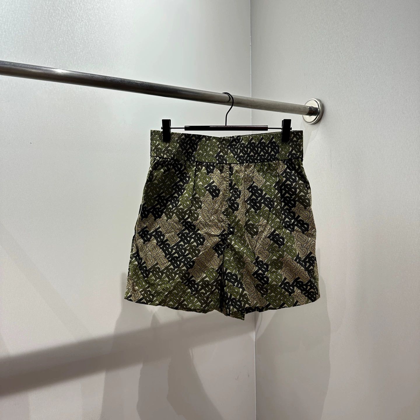 Burberry Burberry mar66 All Over Logo Shorts UK6 Size 26" / US 2 / IT 38 - 1 Thumbnail