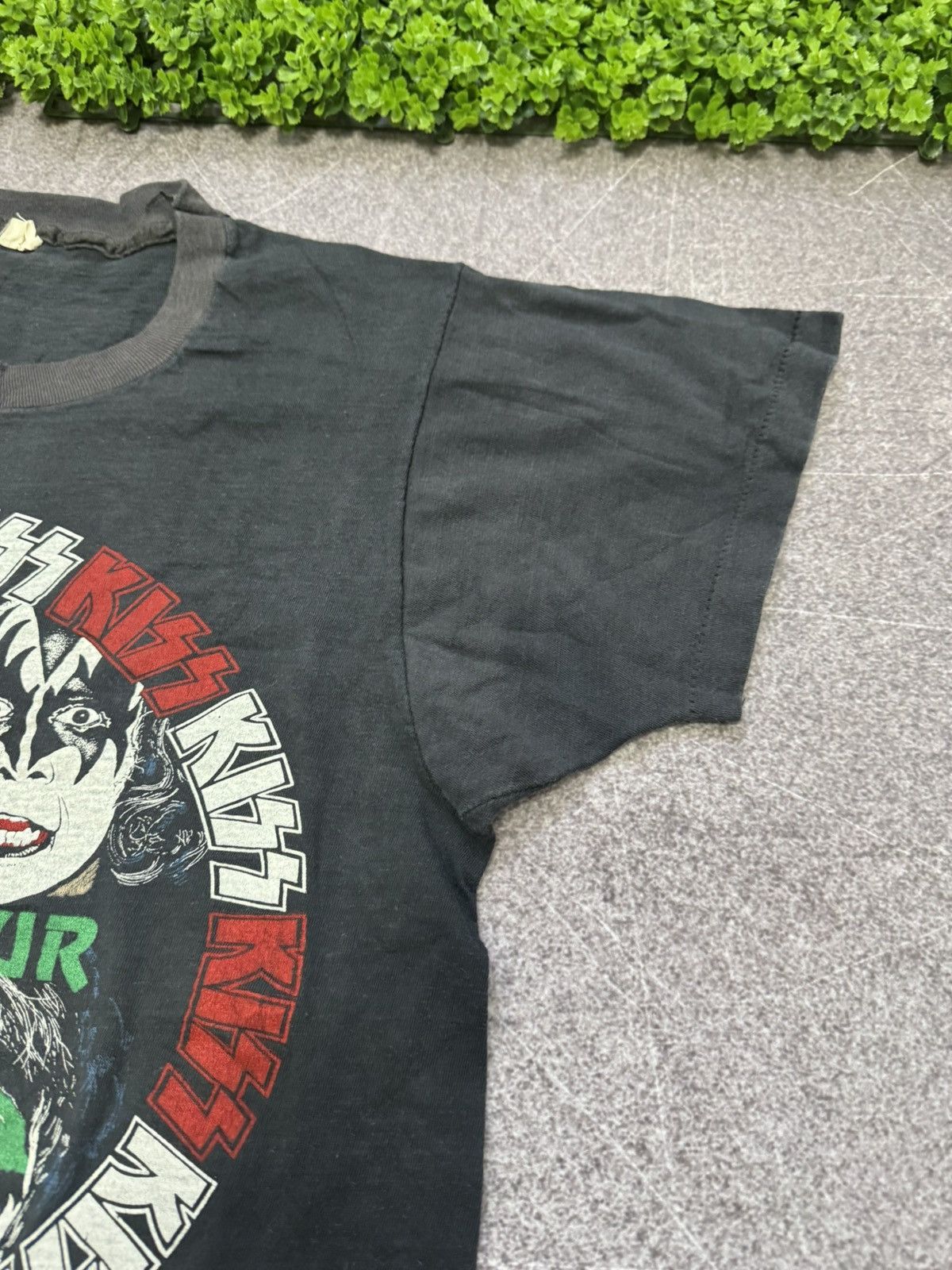 Band Tees Vintage 1979 Kiss World Tour Paper Thin T Shirt Size US S / EU 44-46 / 1 - 10 Thumbnail